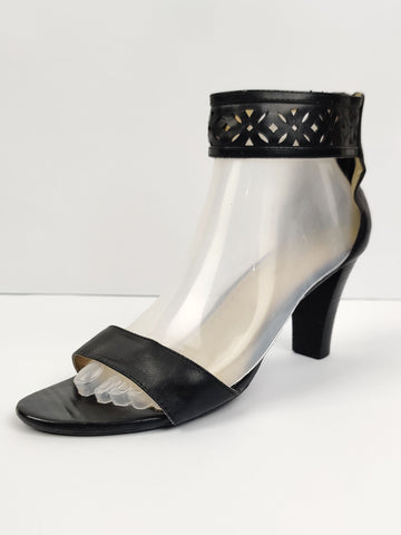 Buy online pre-used pre-loved 100% authentic & Original branded Adrienne Vittadini (H-64) available in Pakistan. Top international brands avilable.