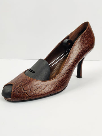 Buy online pre-used pre-loved 100% authentic & Original branded Liz Claiborne Flex (H-67) available in Pakistan. Top international brands avilable.