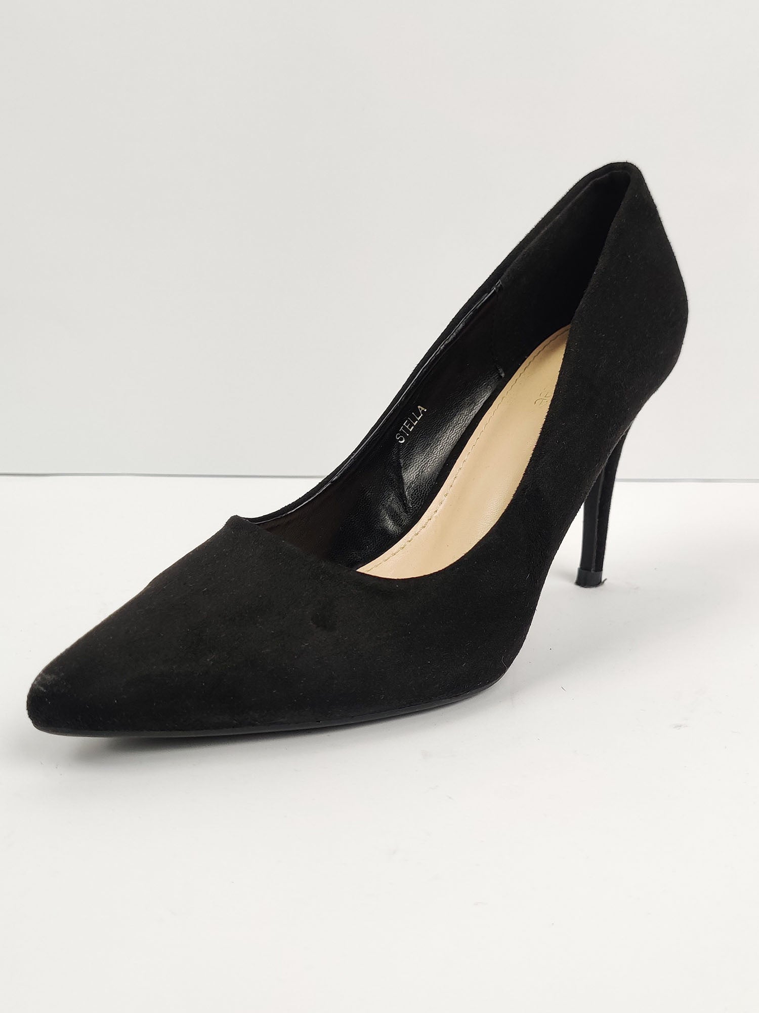 Buy online pre-used pre-loved 100% authentic & Original branded I Love Deezee (H-69) available in Pakistan. Top international brands avilable.