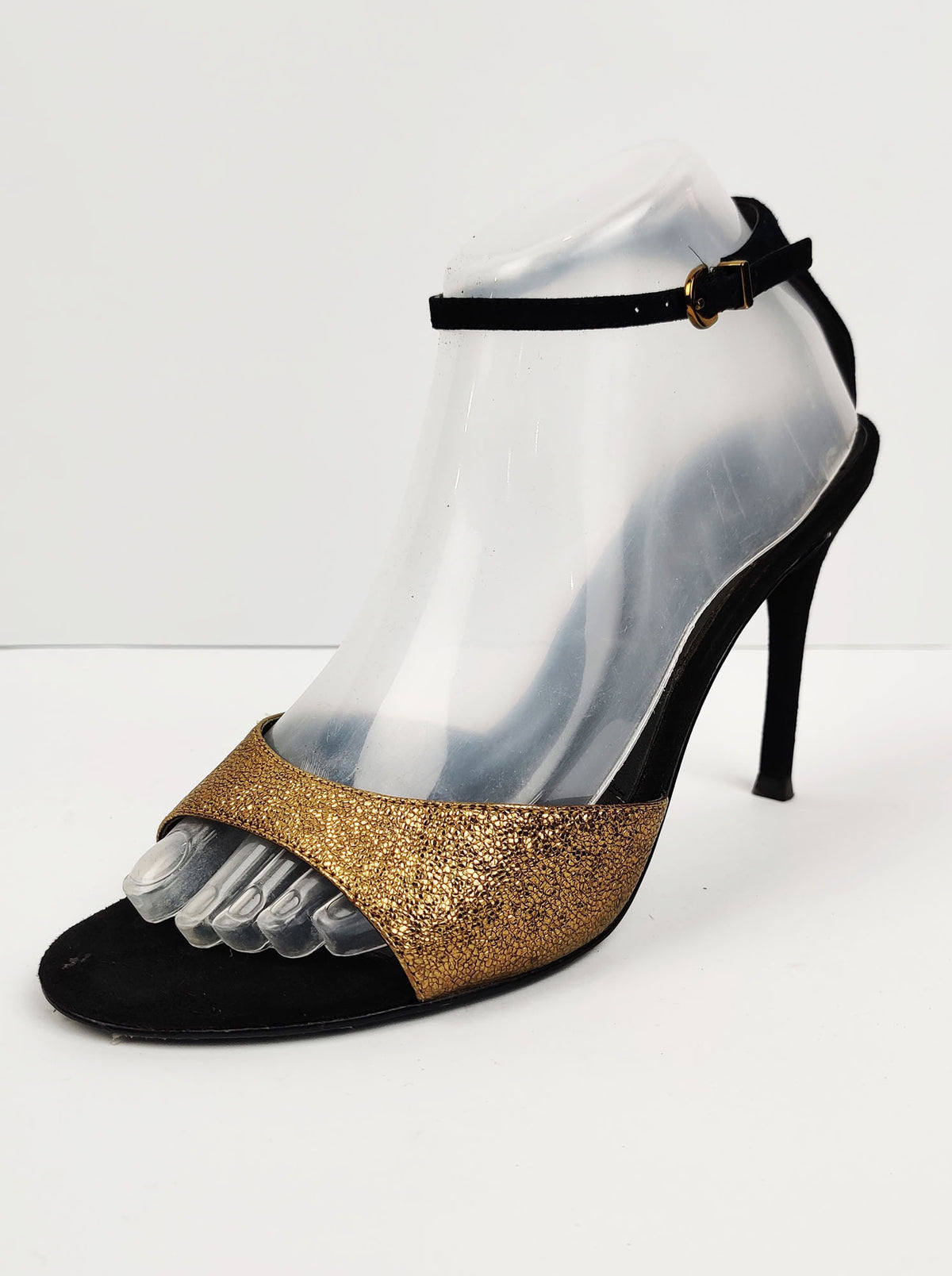 Buy online pre-used pre-loved 100% authentic & Original branded Charles & Keith (H-74) available in Pakistan. Top international brands avilable.