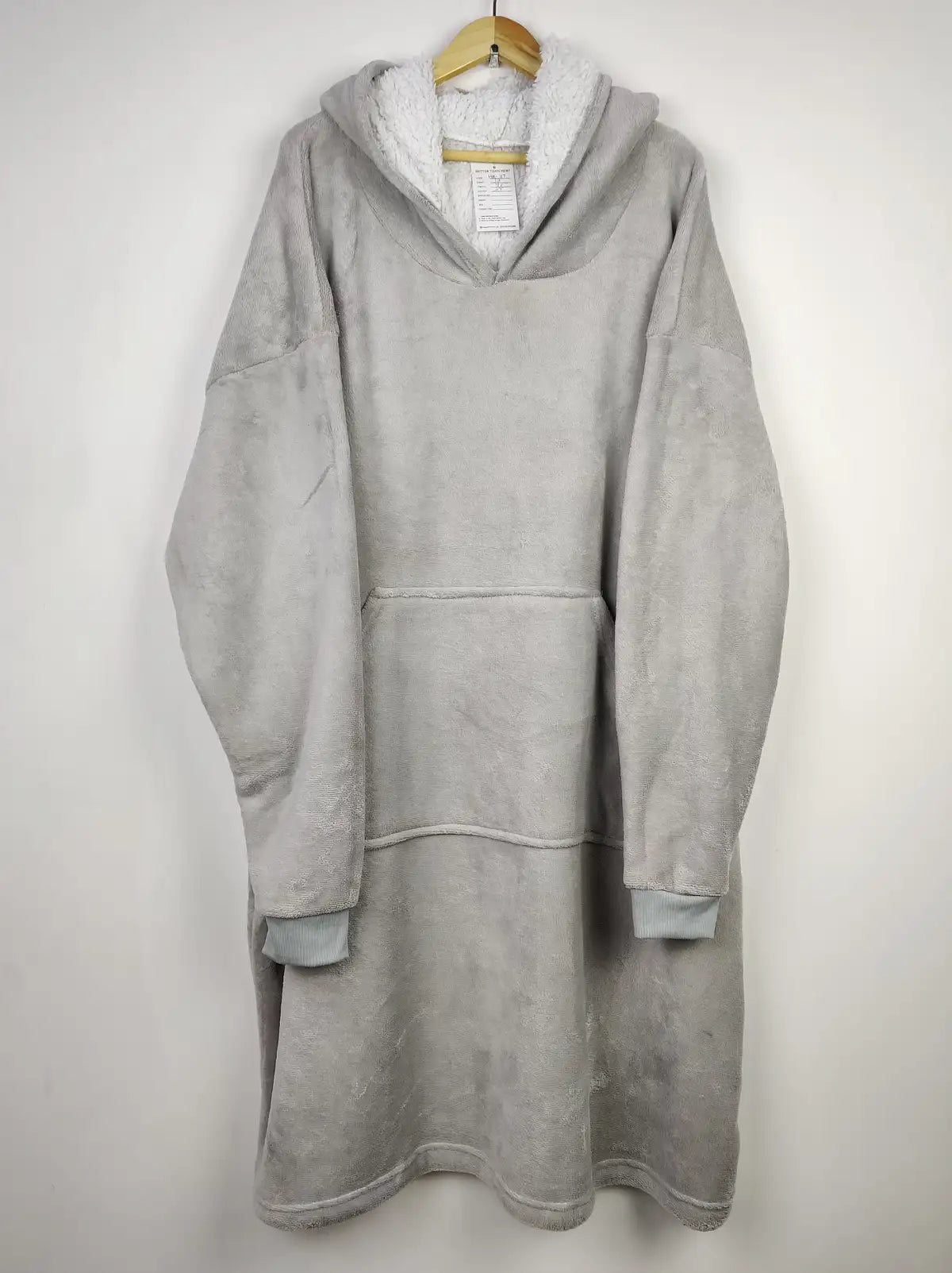 Buy online pre-used pre-loved 100% authentic & Original branded Unknown Brand (HH-117) available in Pakistan. Top international brands avilable.