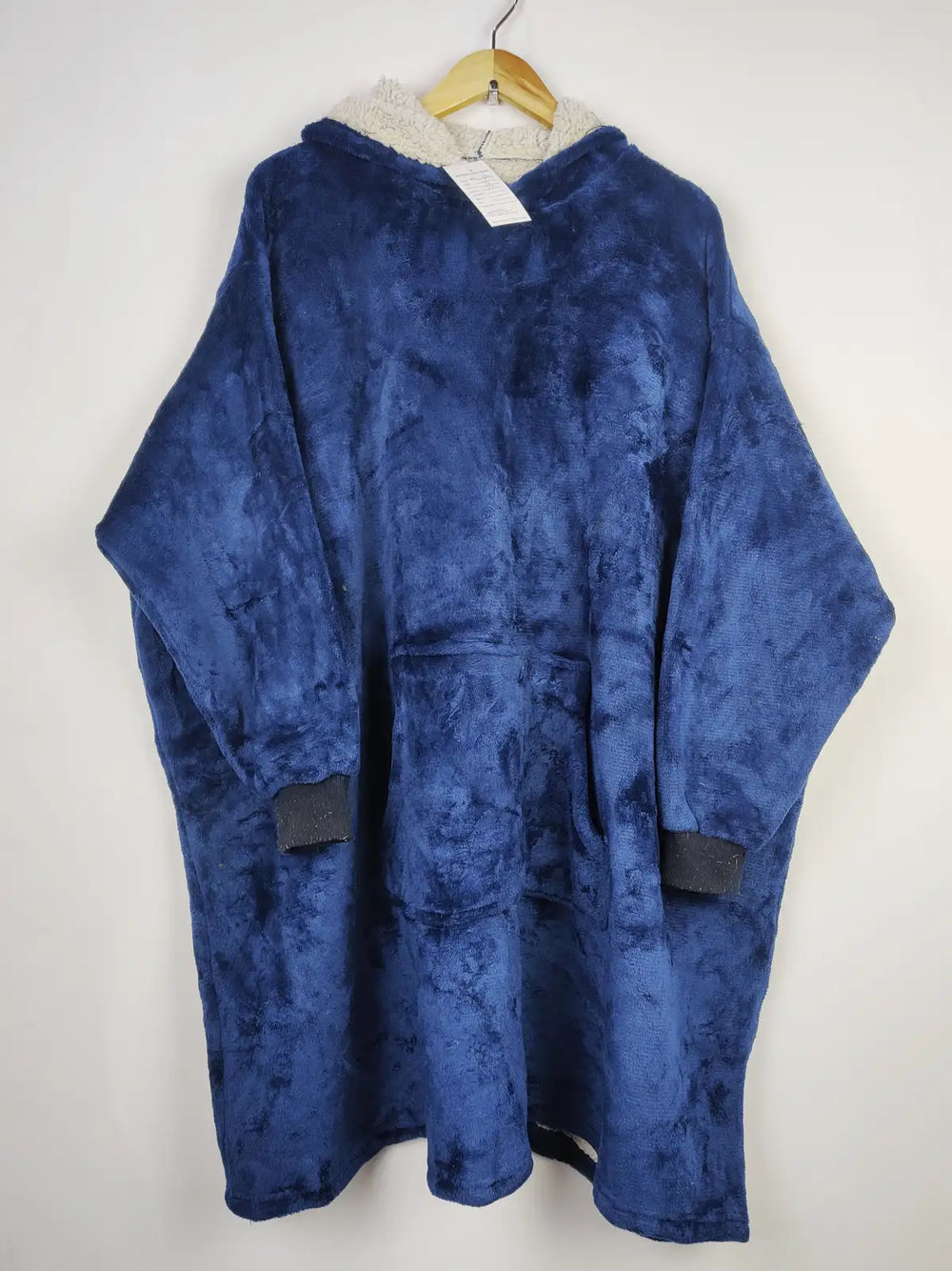 Buy online pre-used pre-loved 100% authentic & Original branded Unknown Brand (HH-124) available in Pakistan. Top international brands avilable.