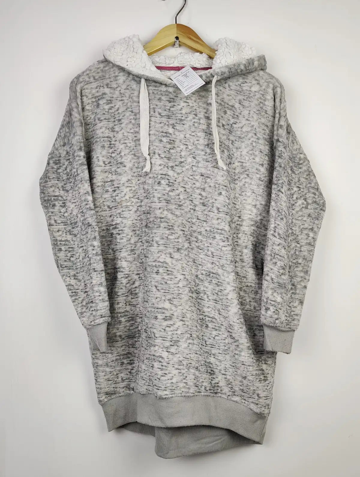 Buy online pre-used pre-loved 100% authentic & Original branded Never Stop (HH-193) available in Pakistan. Top international brands avilable.