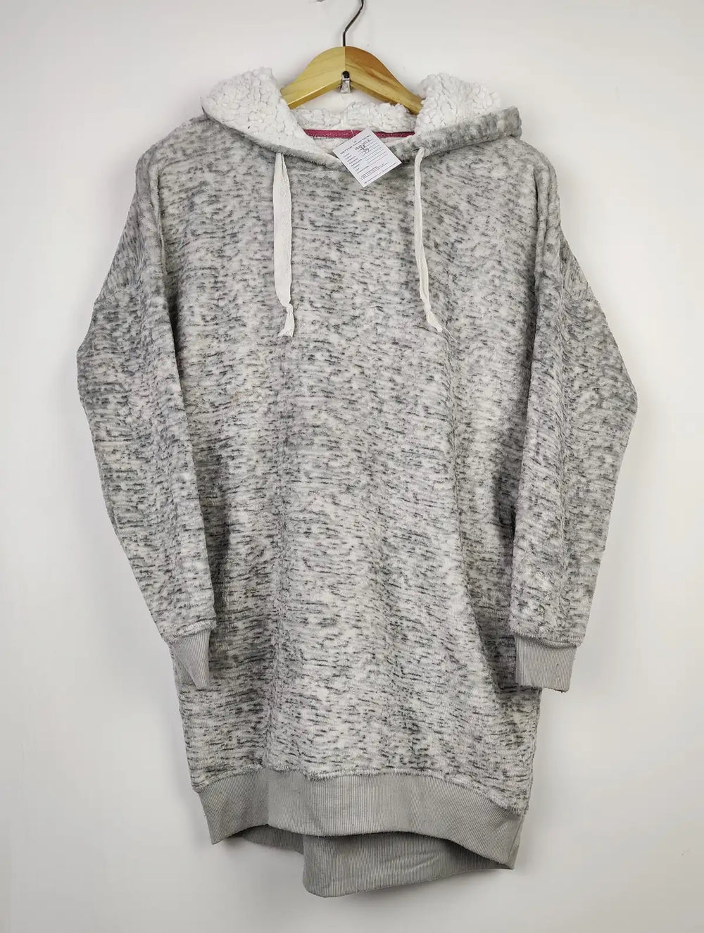 Buy online pre-used pre-loved 100% authentic & Original branded Never Stop (HH-193) available in Pakistan. Top international brands avilable.