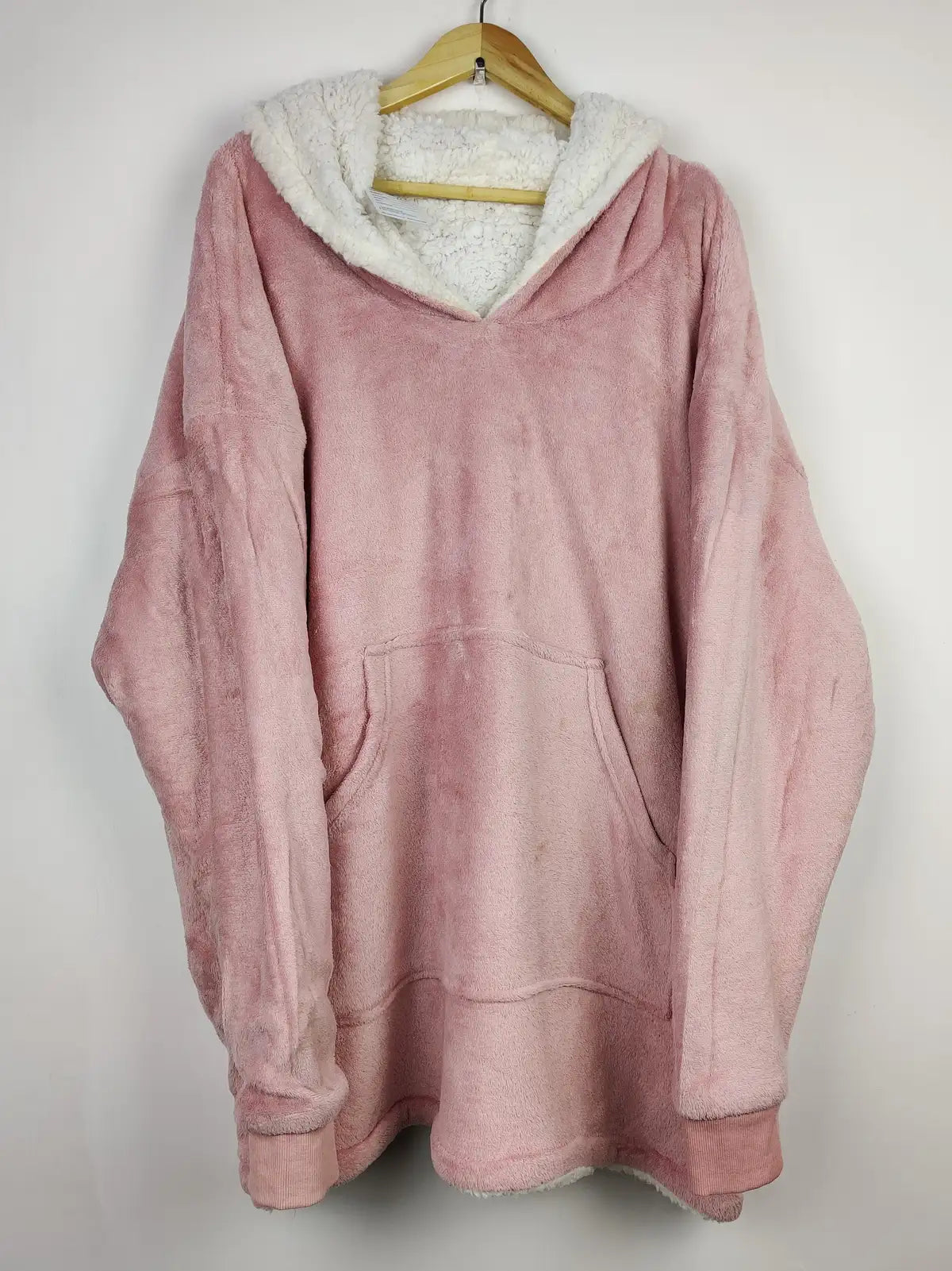 Buy online pre-used pre-loved 100% authentic & Original branded Unknown Brand (HH-197) available in Pakistan. Top international brands avilable.