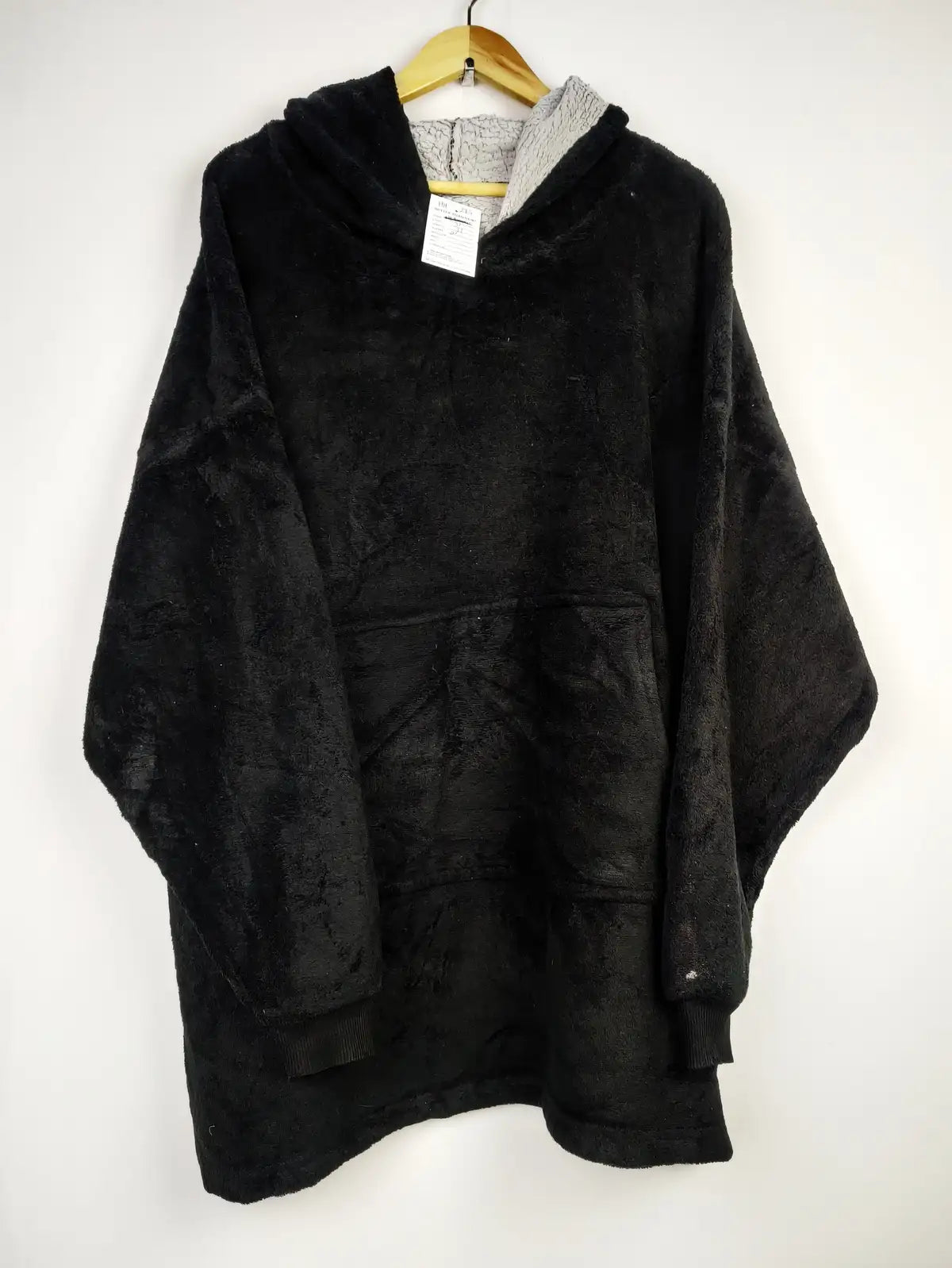Buy online pre-used pre-loved 100% authentic & Original branded Unknown Brand (HH-224) available in Pakistan. Top international brands avilable.