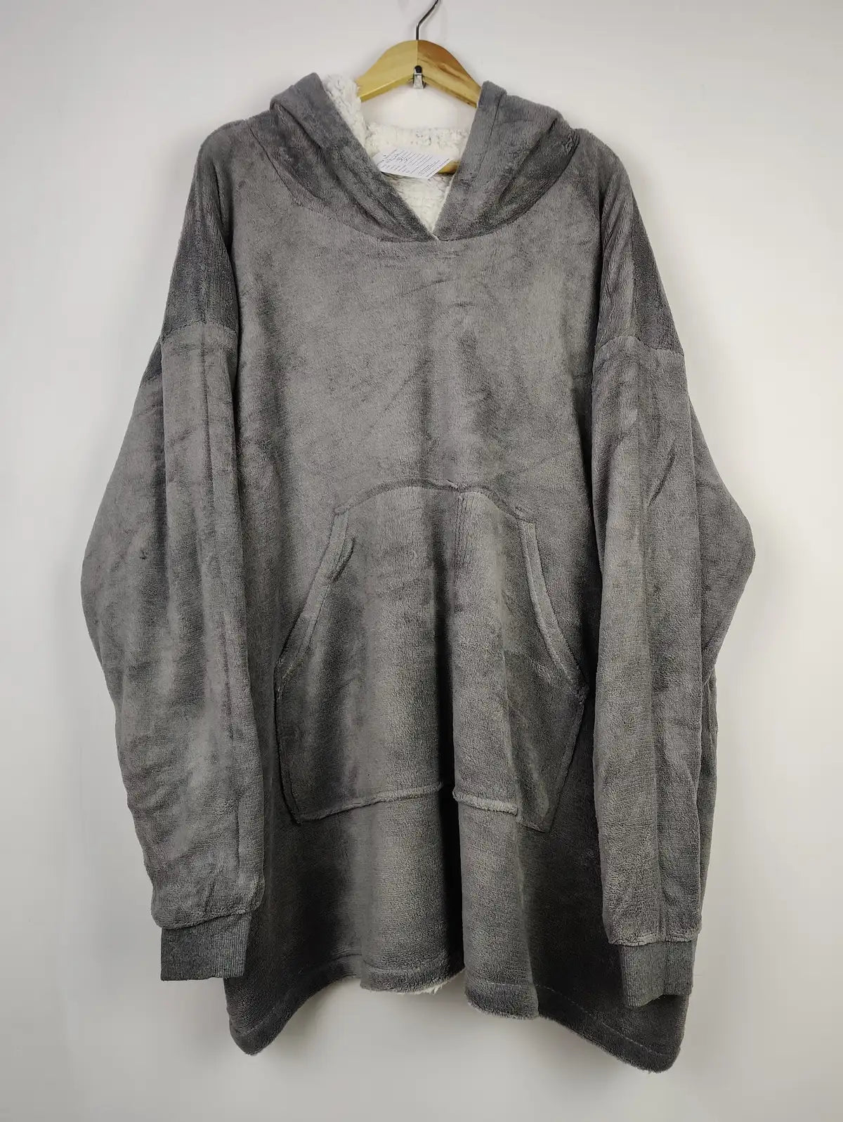 Buy online pre-used pre-loved 100% authentic & Original branded Unknown Brand (HH-25) available in Pakistan. Top international brands avilable.