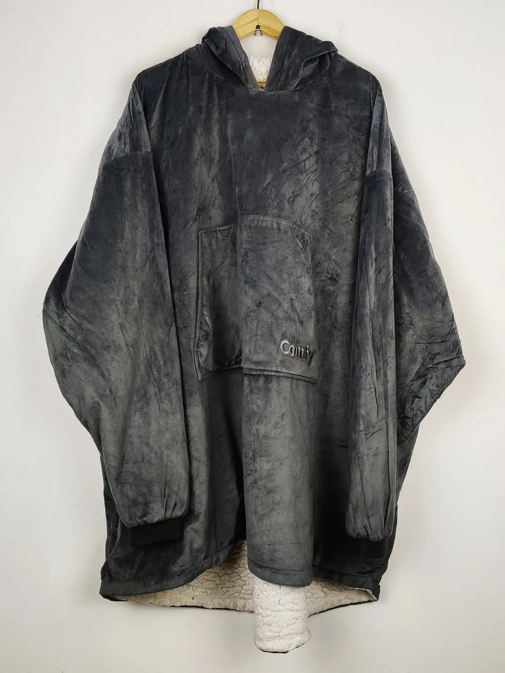 Buy online pre-used pre-loved 100% authentic & Original branded Comfy (HH-303) available in Pakistan. Top international brands avilable.