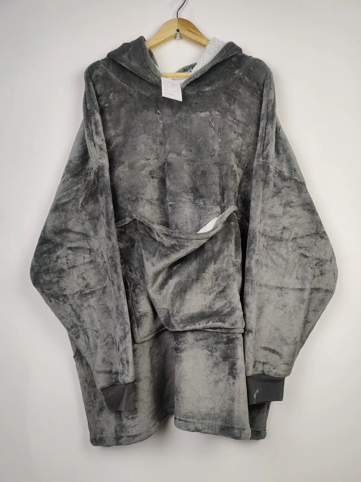 Buy online pre-used pre-loved 100% authentic & Original branded Unknown Brand (HH-32) available in Pakistan. Top international brands avilable.