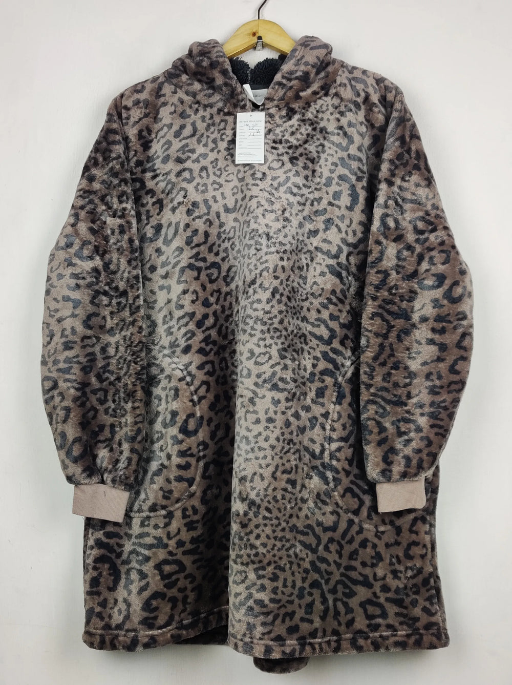 Buy online pre-used pre-loved 100% authentic & Original branded Primark (HH-510) available in Pakistan. Top international brands avilable.