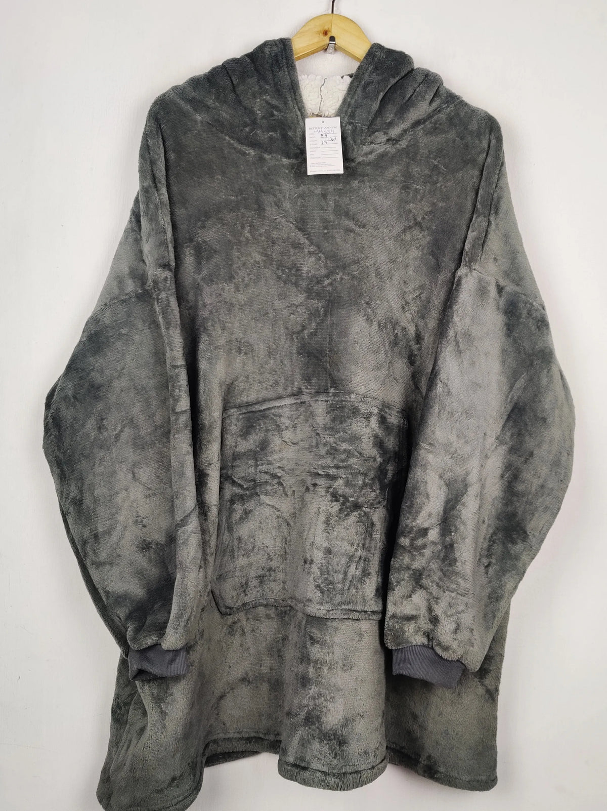 Buy online pre-used pre-loved 100% authentic & Original branded Unknown Brand (HH-554) available in Pakistan. Top international brands avilable.