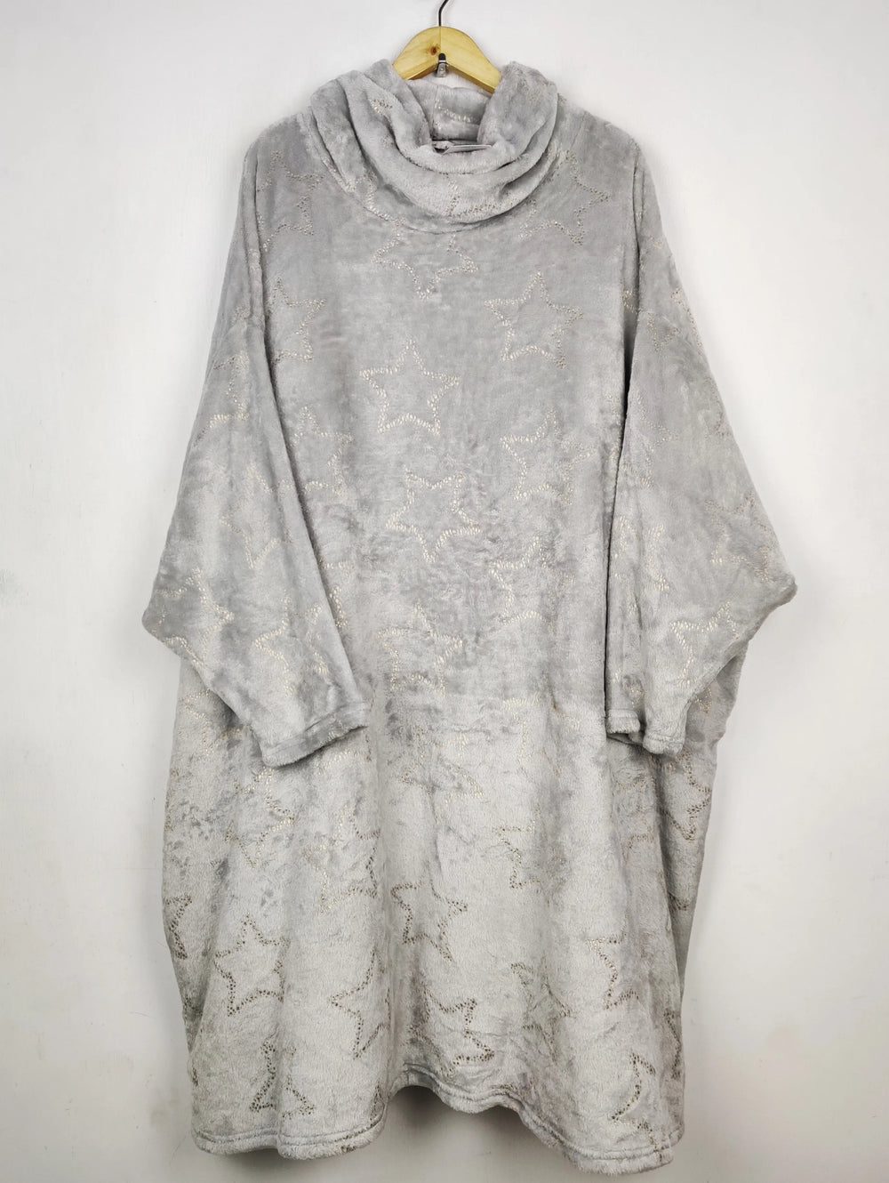 Buy online pre-used pre-loved 100% authentic & Original branded Tu (HH-570) available in Pakistan. Top international brands avilable.