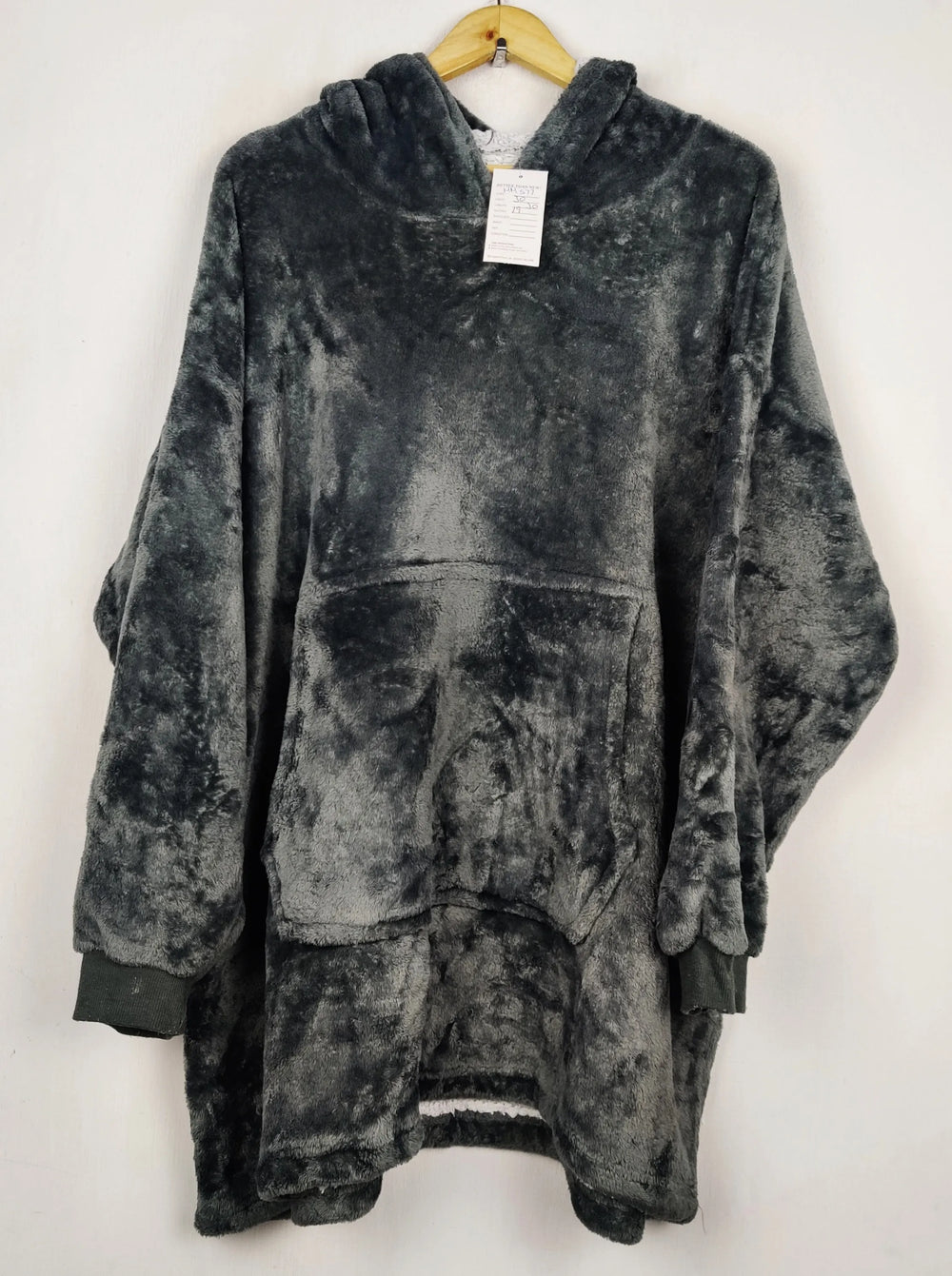 Buy online pre-used pre-loved 100% authentic & Original branded Unknown Brand (HH-577) available in Pakistan. Top international brands avilable.