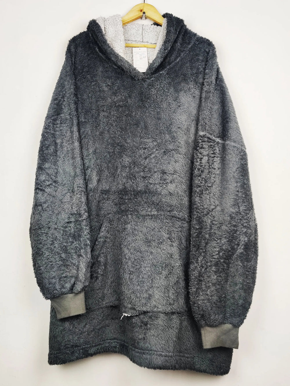 Buy online pre-used pre-loved 100% authentic & Original branded Ohs (HH-594) available in Pakistan. Top international brands avilable.