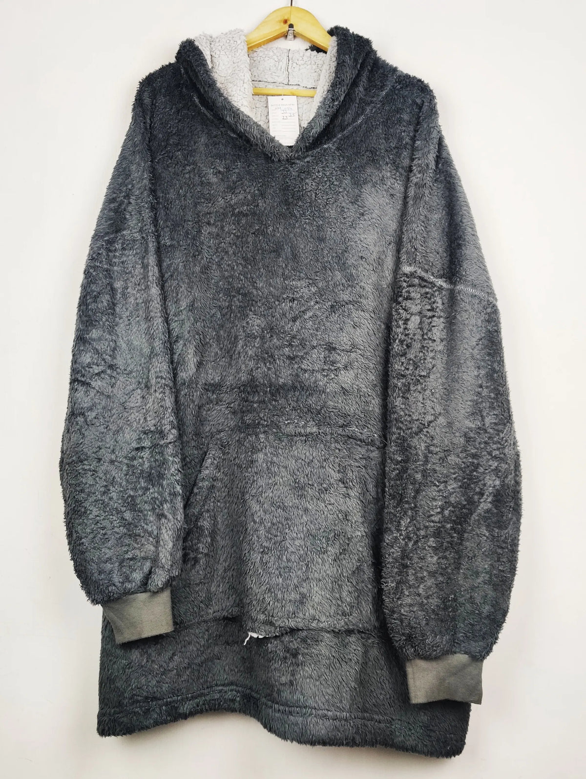 Buy online pre-used pre-loved 100% authentic & Original branded Ohs (HH-594) available in Pakistan. Top international brands avilable.