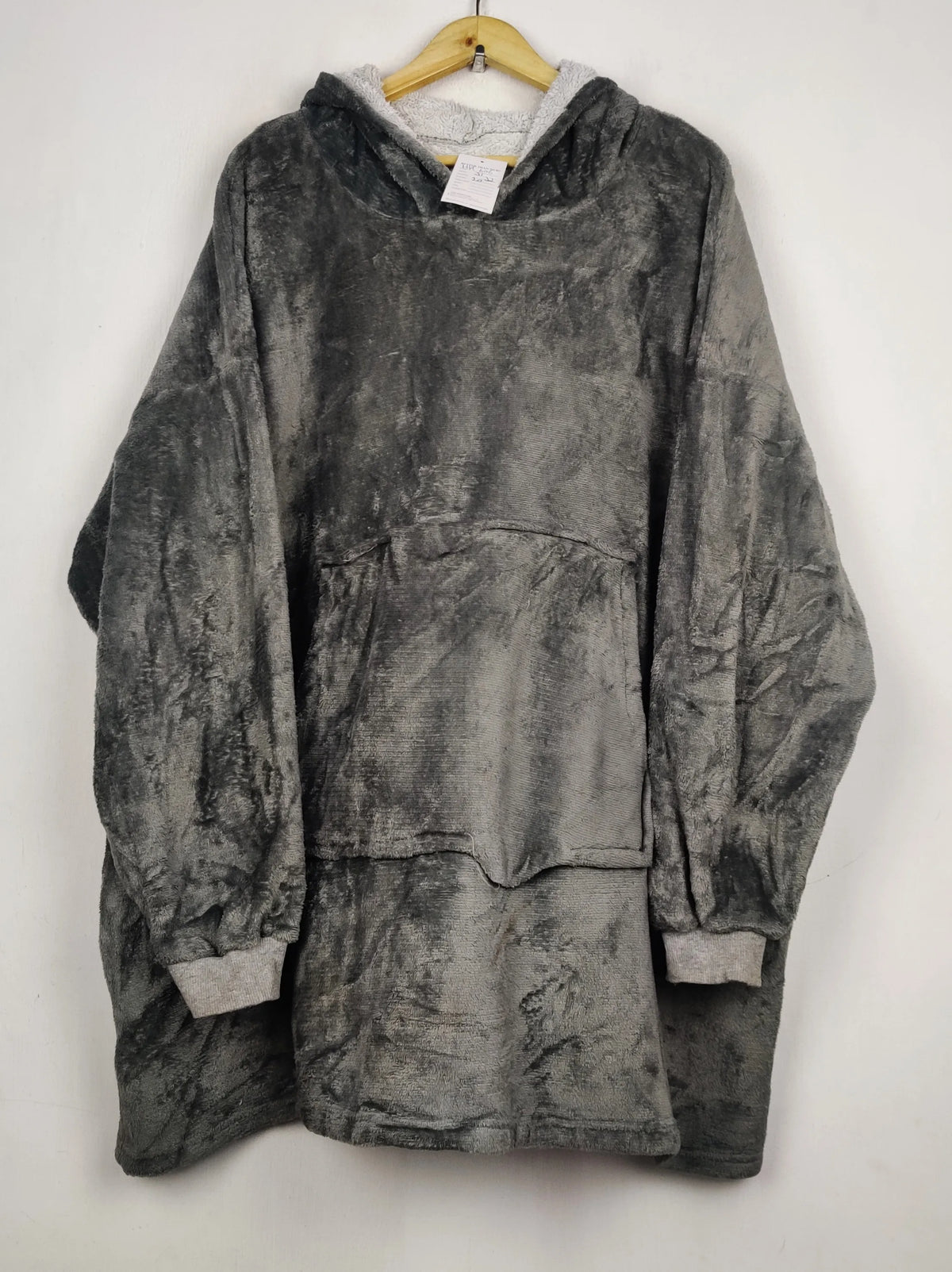 Buy online pre-used pre-loved 100% authentic & Original branded Unknown Brand (HH-606) available in Pakistan. Top international brands avilable.