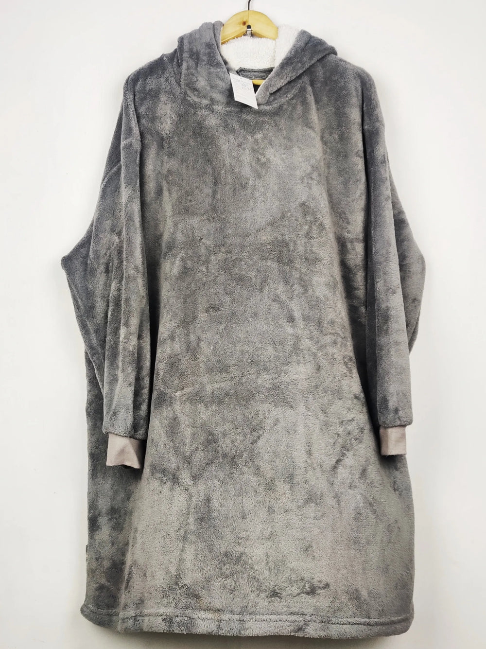 Buy online pre-used pre-loved 100% authentic & Original branded Unknown Brand (HH-625) available in Pakistan. Top international brands avilable.