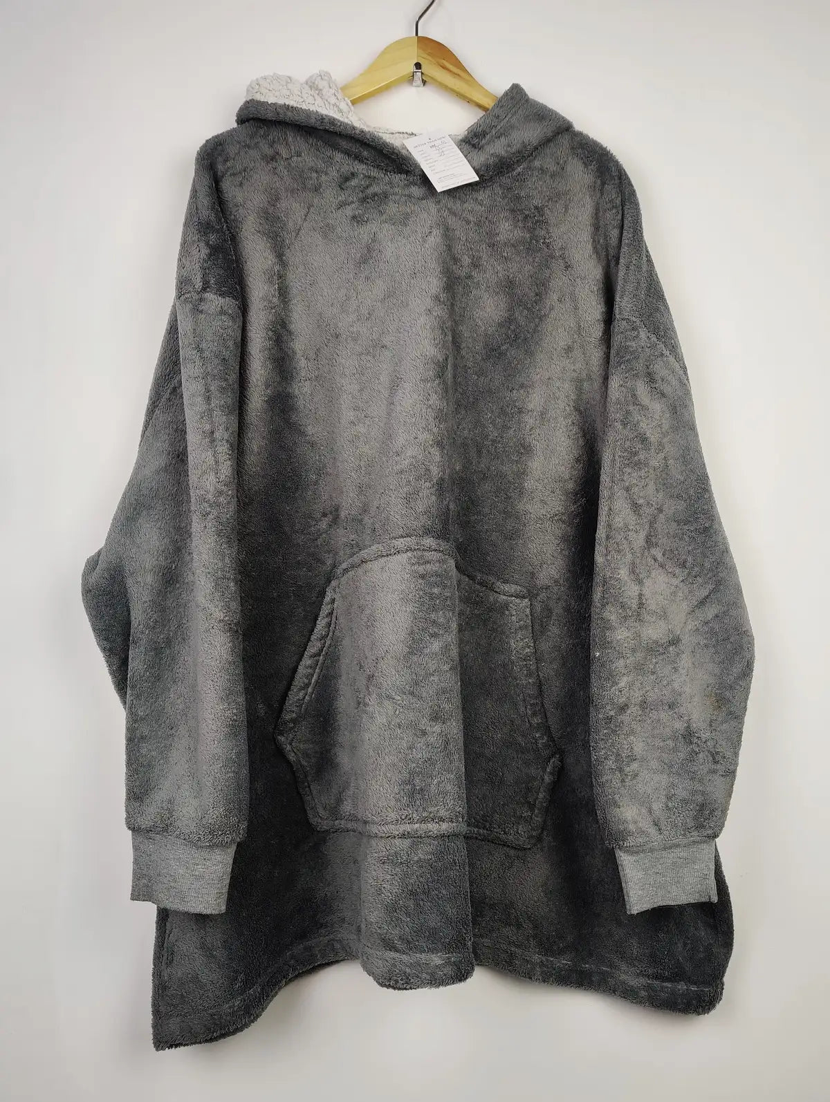 Buy online pre-used pre-loved 100% authentic & Original branded Unknown Brand (HH-63) available in Pakistan. Top international brands avilable.