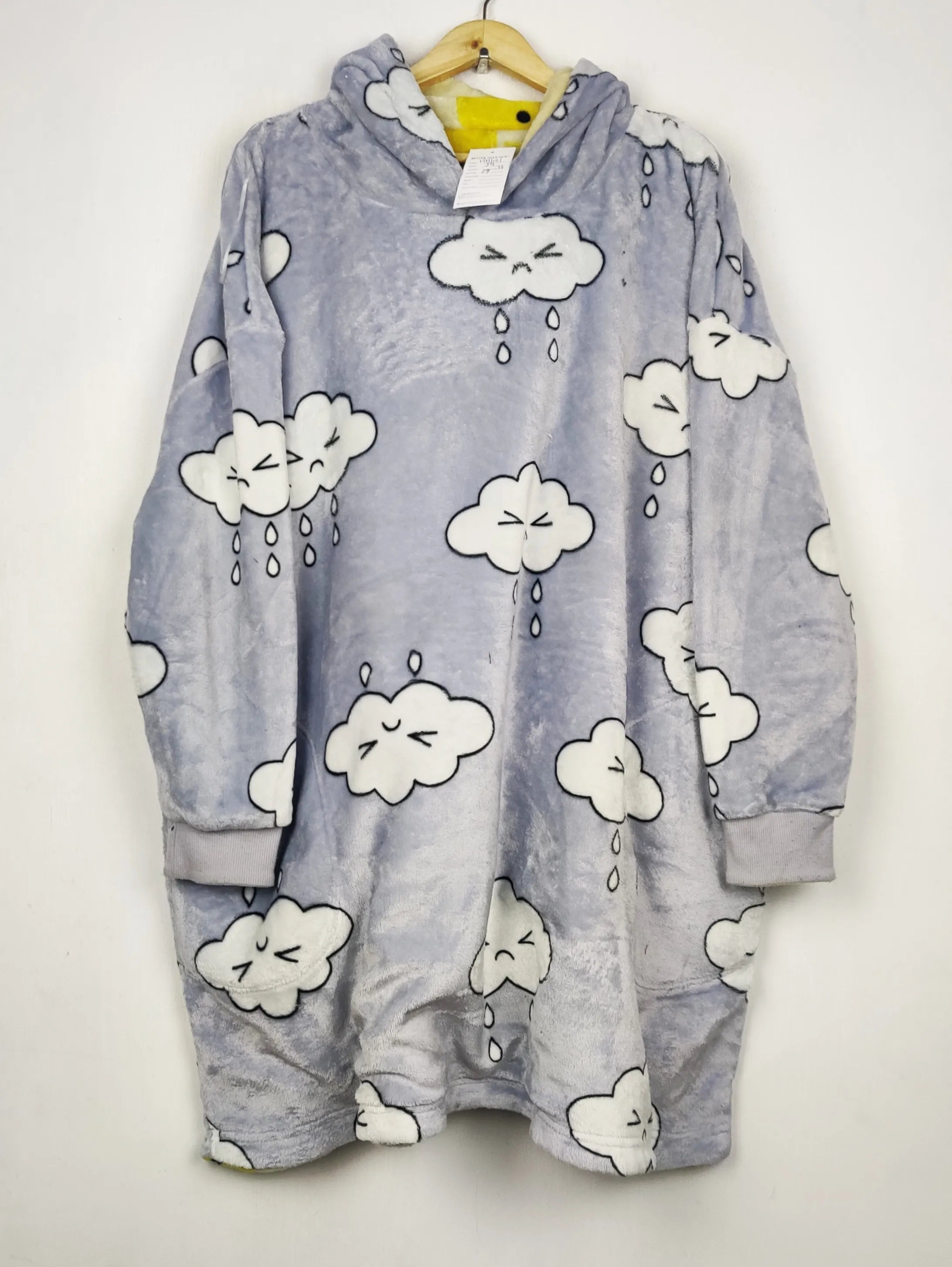 Buy online pre-used pre-loved 100% authentic & Original branded The Snuggie (HH-631) available in Pakistan. Top international brands avilable.