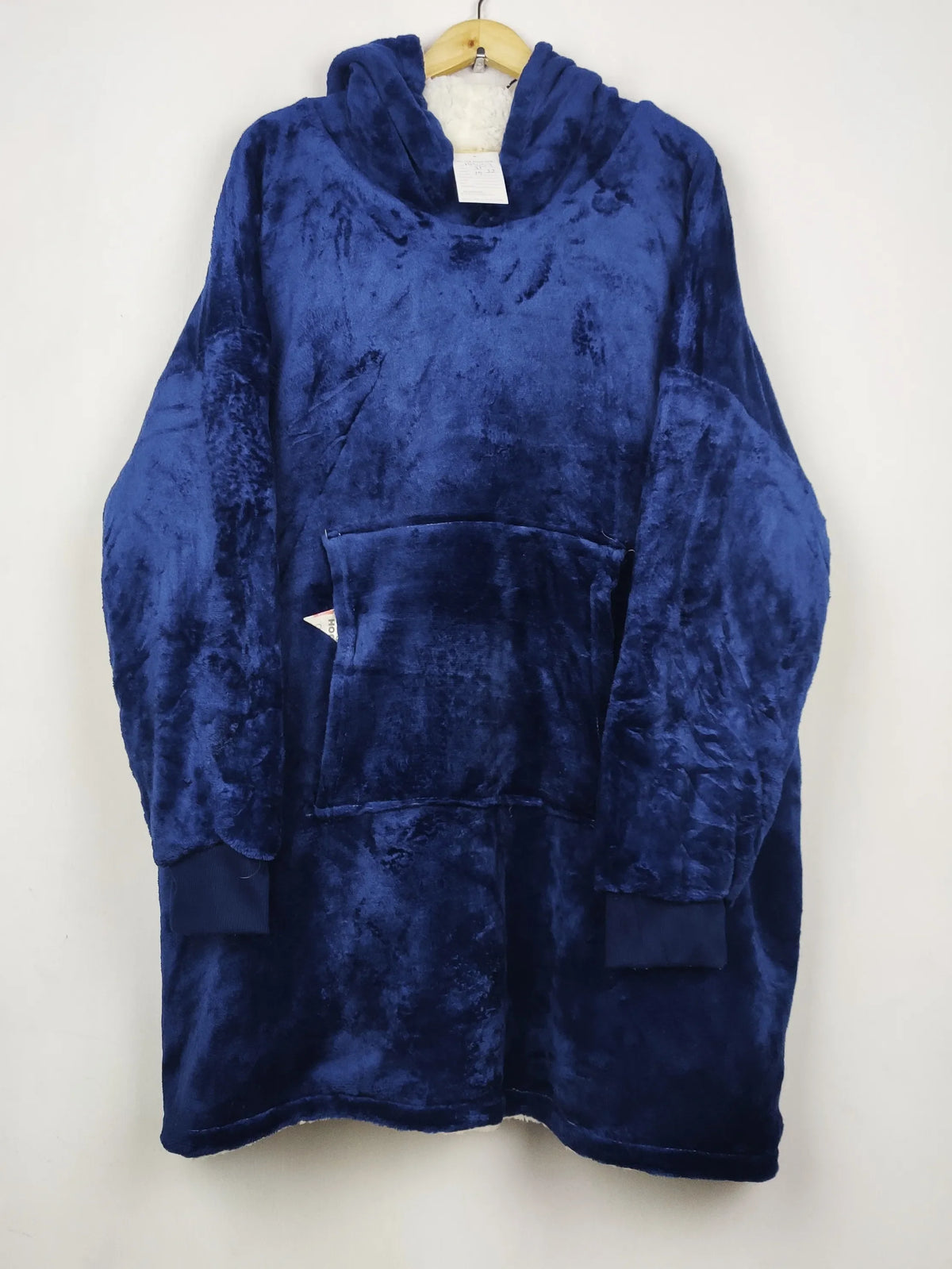 Buy online pre-used pre-loved 100% authentic & Original branded Unknown Brand (HH-639) available in Pakistan. Top international brands avilable.