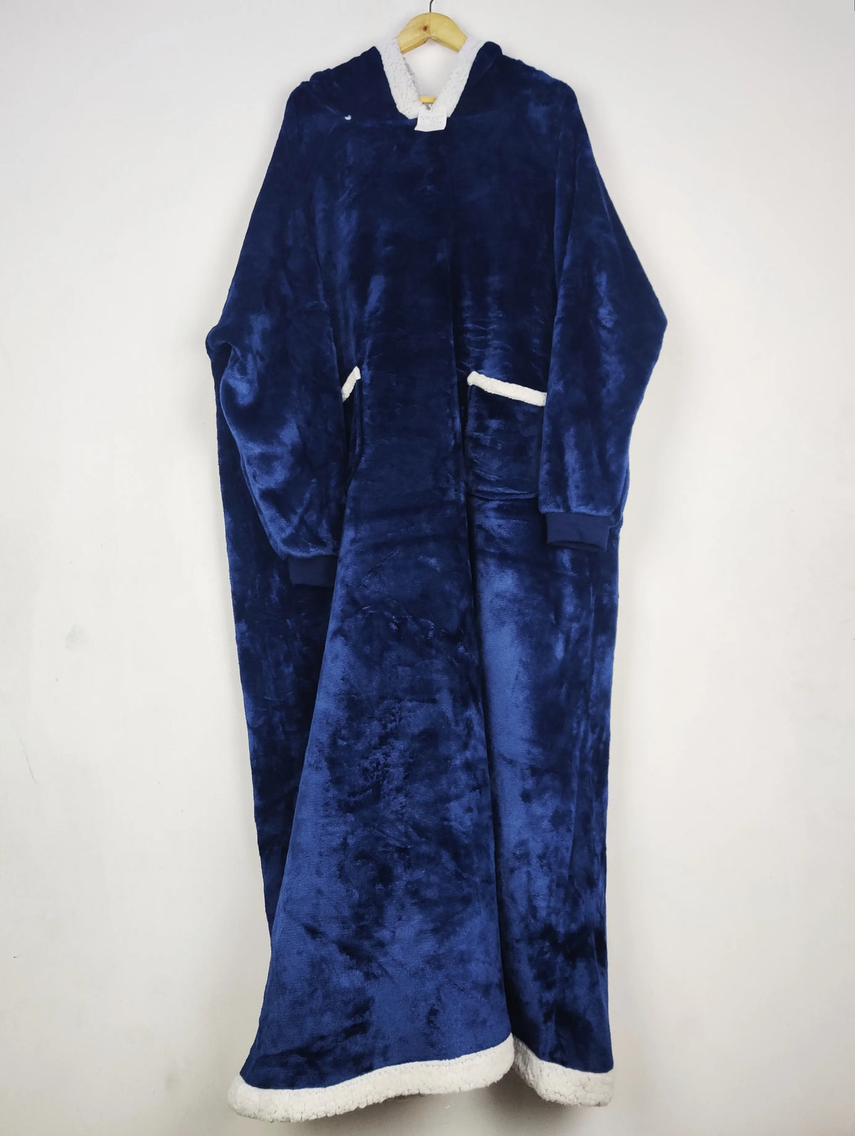 Buy online pre-used pre-loved 100% authentic & Original branded Unknown Brand (HH-641) available in Pakistan. Top international brands avilable.