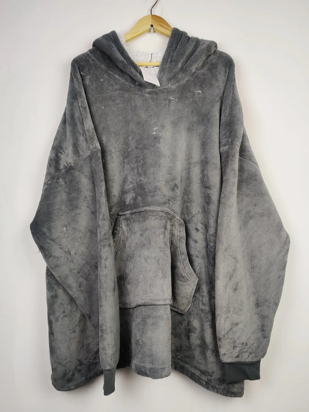 Buy online pre-used pre-loved 100% authentic & Original branded Unknown Brand (HH-75) available in Pakistan. Top international brands avilable.