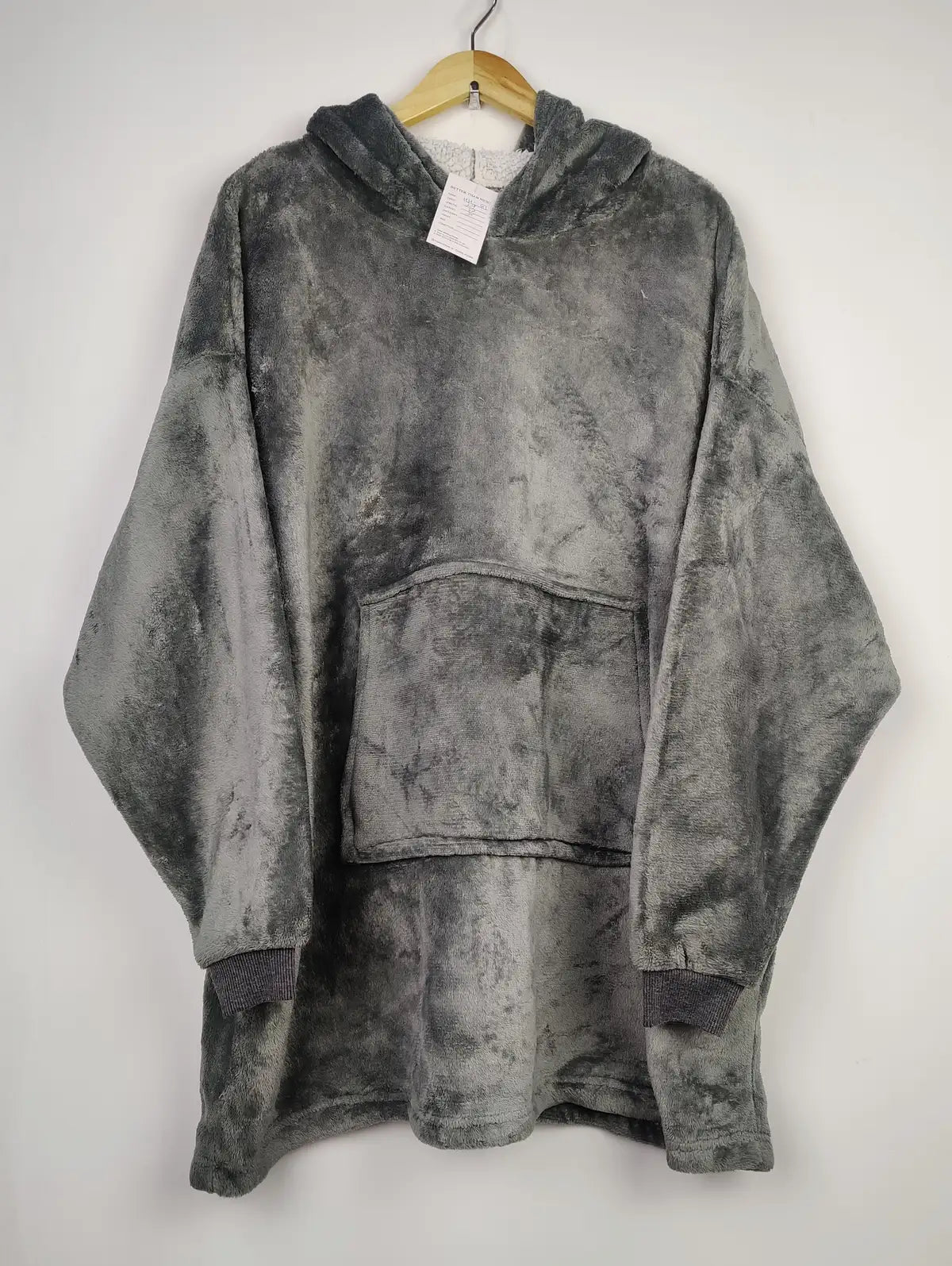 Buy online pre-used pre-loved 100% authentic & Original branded Unknown Brand (HH-83) available in Pakistan. Top international brands avilable.