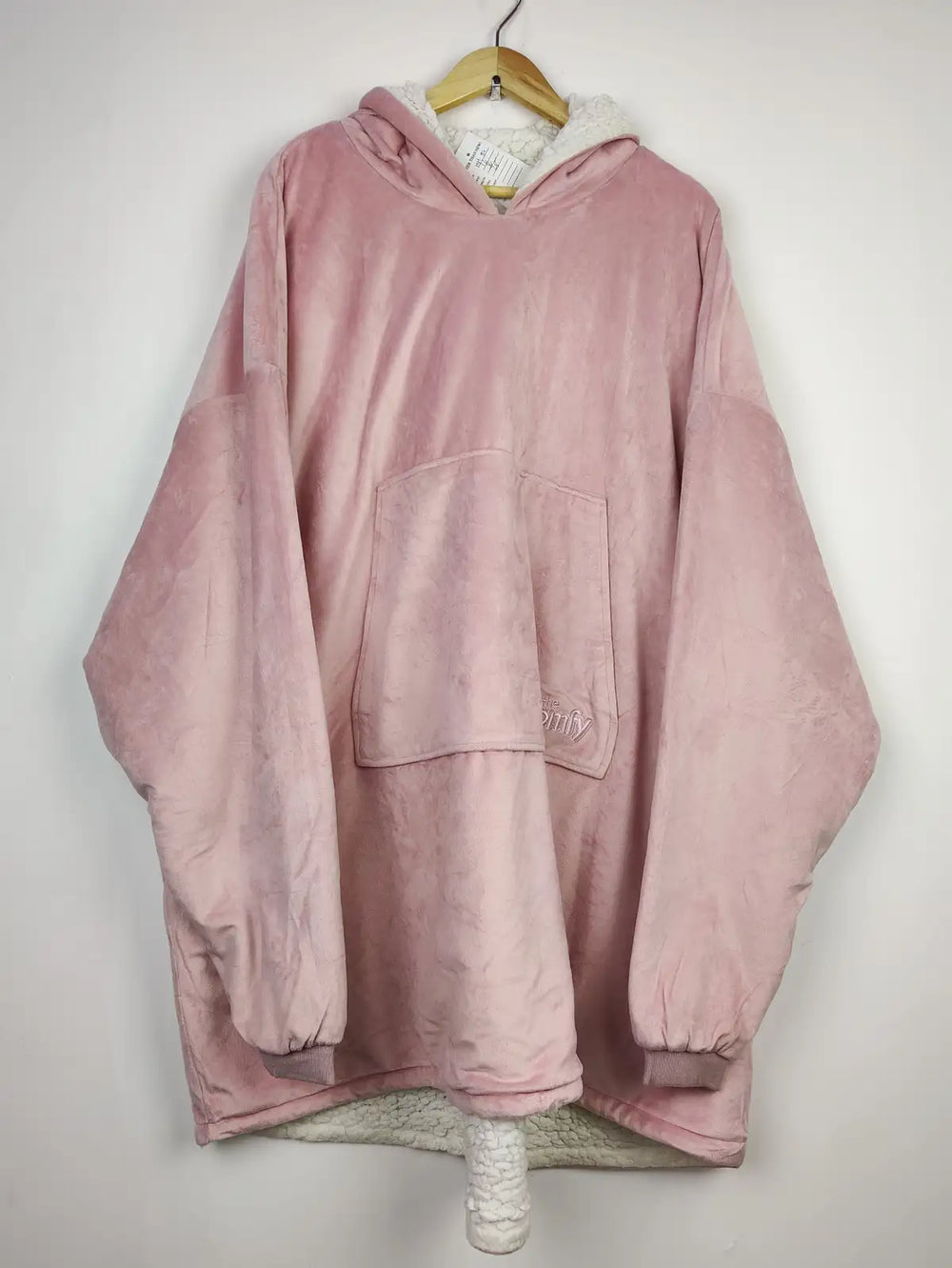 Buy online pre-used pre-loved 100% authentic & Original branded Unknown Brand (HH-84) available in Pakistan. Top international brands avilable.