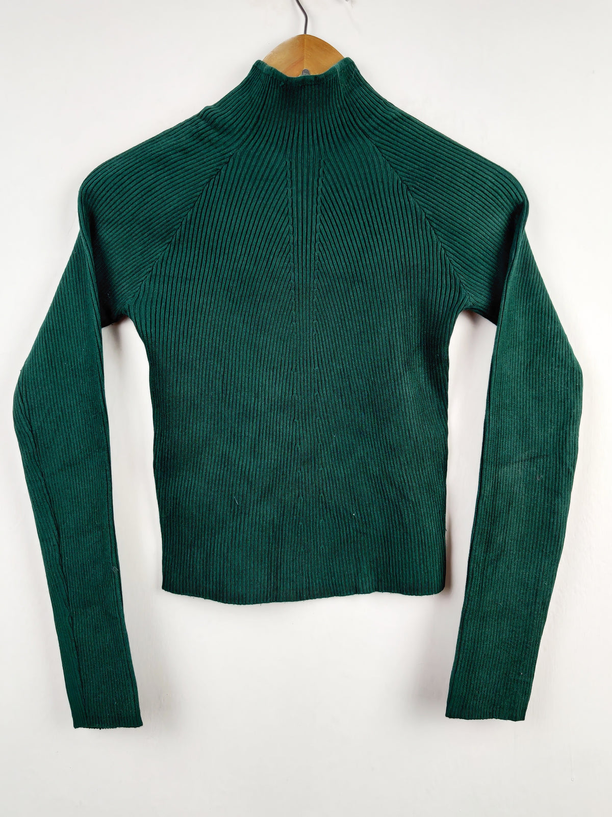 Buy online pre-used pre-loved 100% authentic & Original branded Bershka (HT-1519) available in Pakistan. Top international brands avilable.