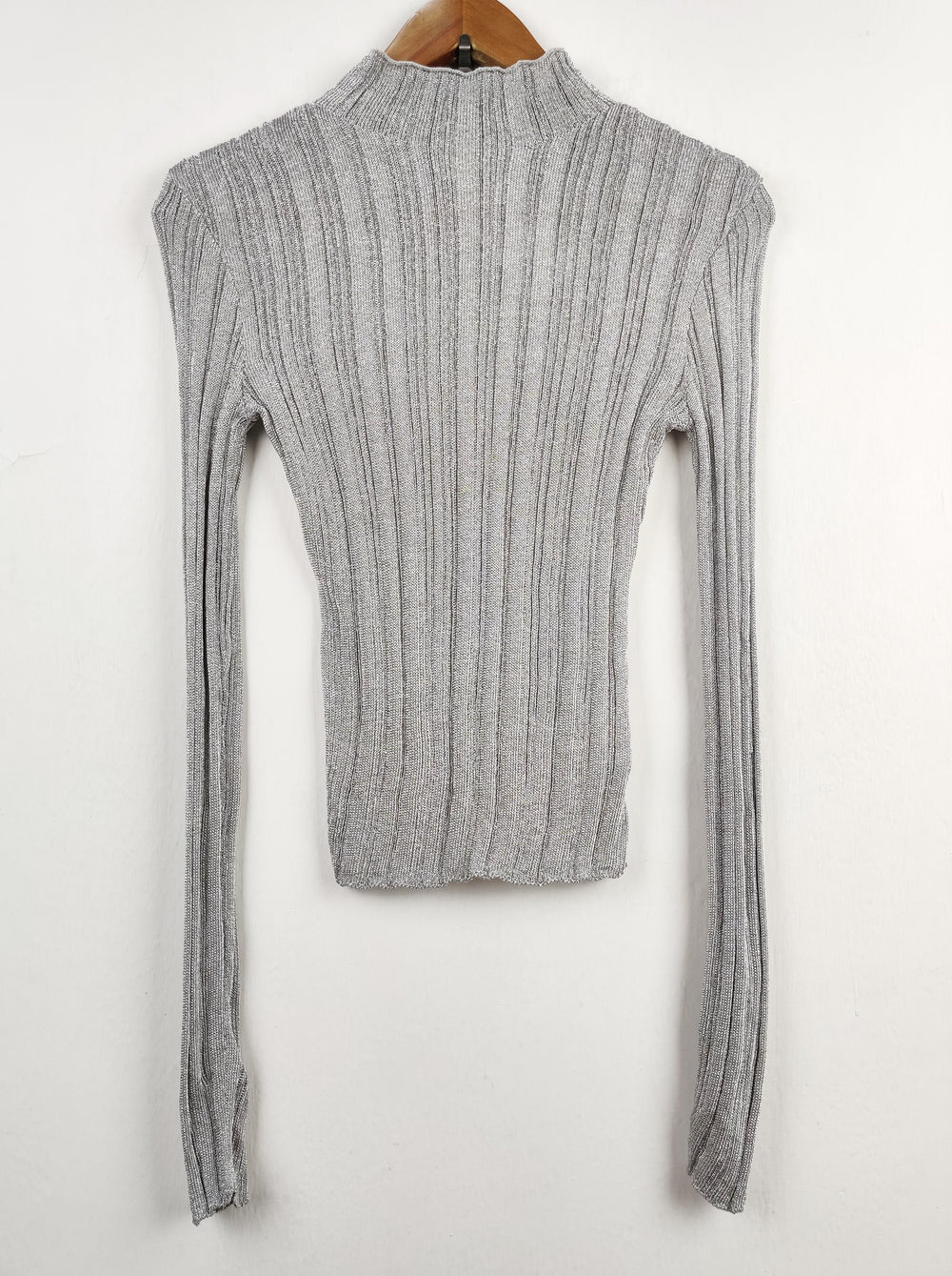 Buy online pre-used pre-loved 100% authentic & Original branded H&M (HT-1541) available in Pakistan. Top international brands avilable.
