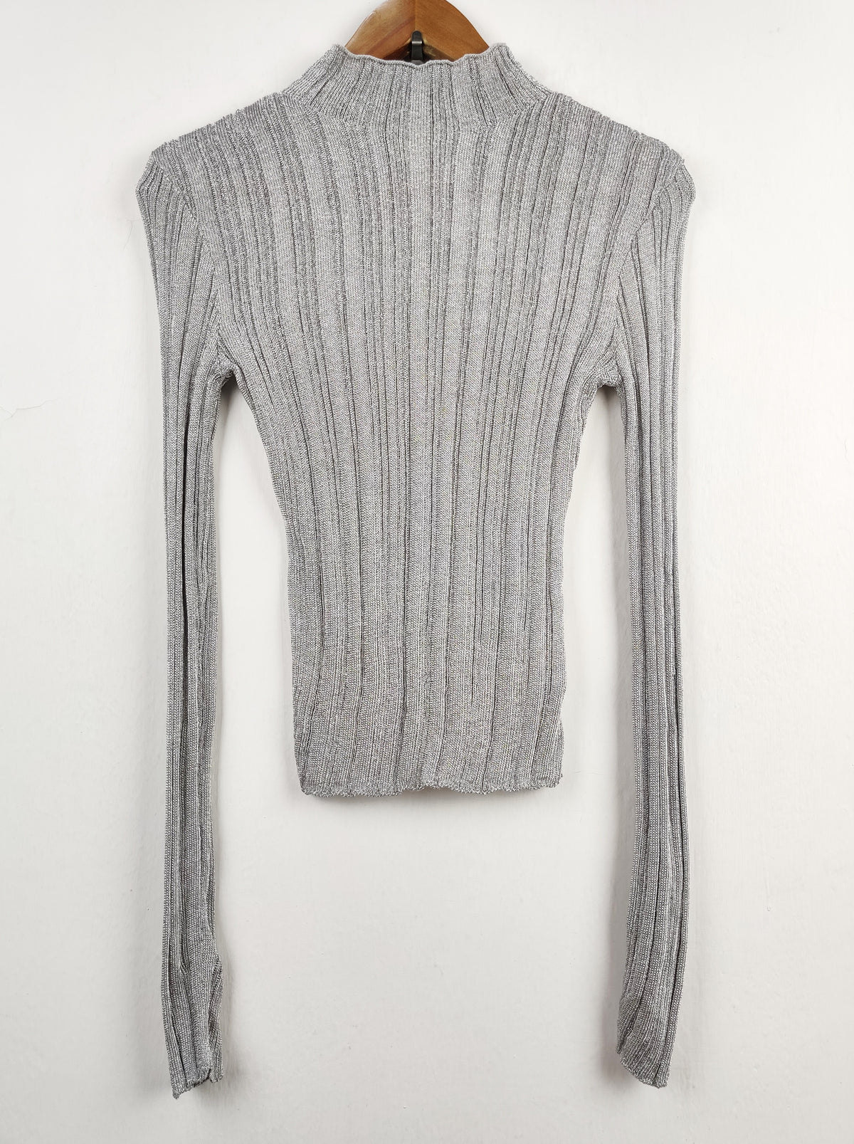 Buy online pre-used pre-loved 100% authentic & Original branded H&M (HT-1541) available in Pakistan. Top international brands avilable.