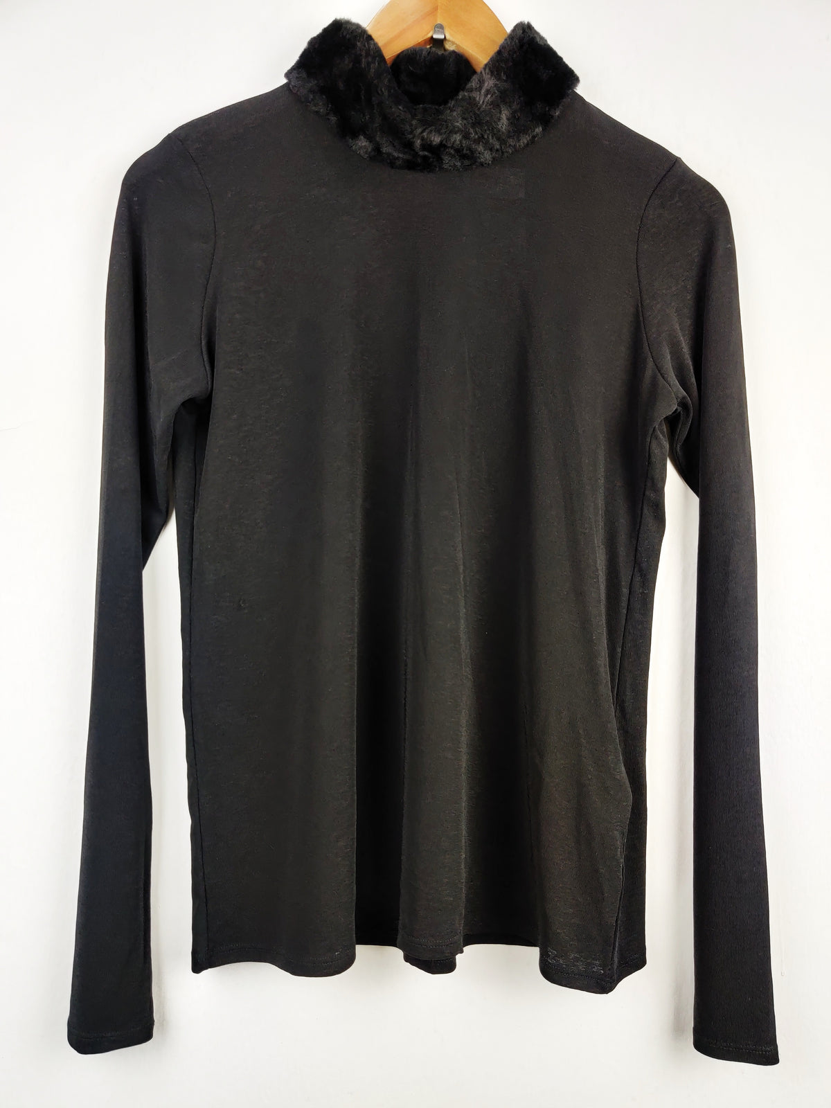 Buy online pre-used pre-loved 100% authentic & Original branded Zara (HT-1614) available in Pakistan. Top international brands avilable.