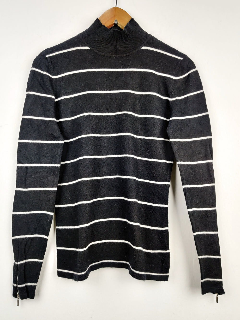 Buy online pre-used pre-loved 100% authentic & Original branded Savida (HT-1618) available in Pakistan. Top international brands avilable.