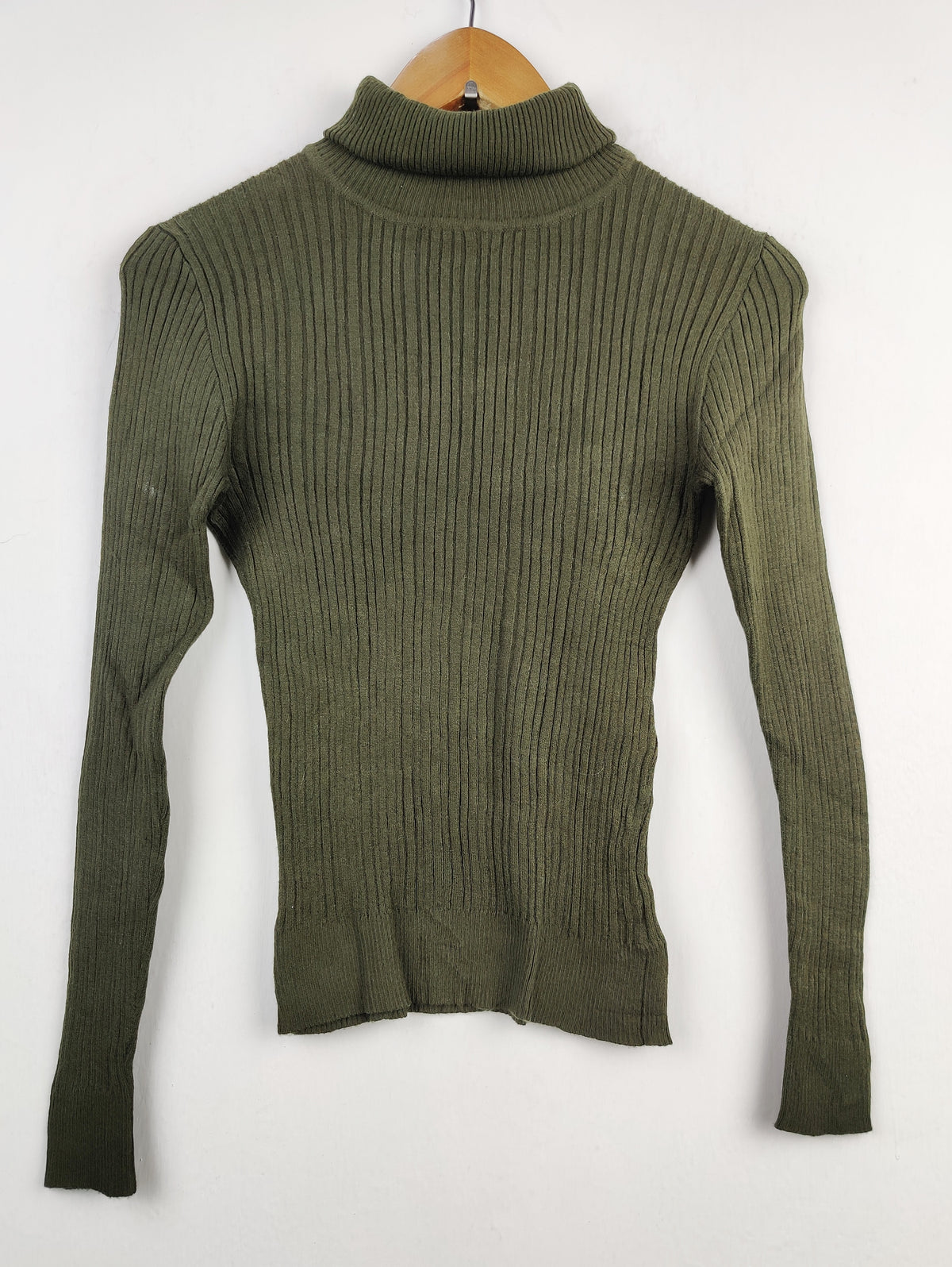 Buy online pre-used pre-loved 100% authentic & Original branded Unknown Brand (HT-1626) available in Pakistan. Top international brands avilable.
