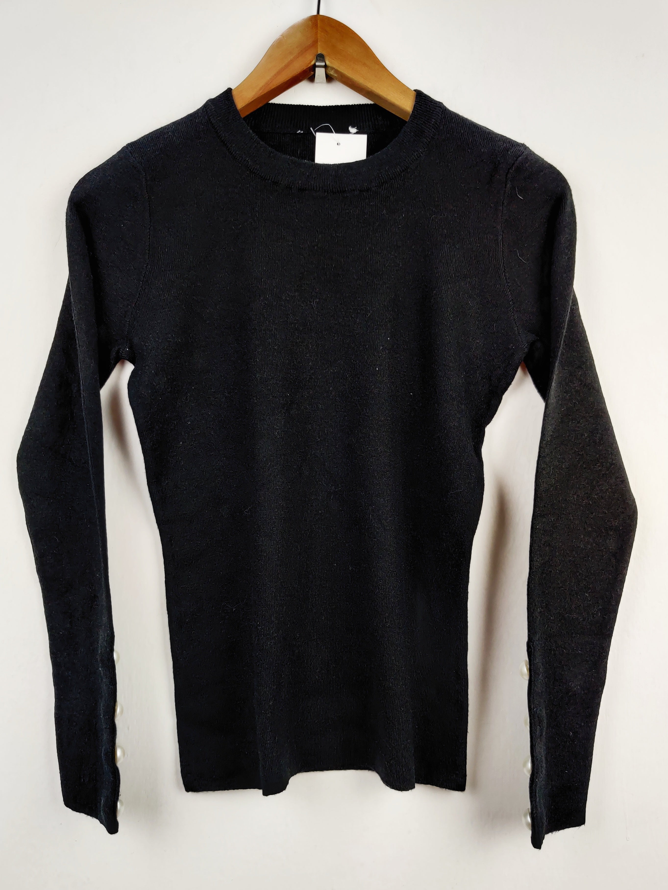 Buy online pre-used pre-loved 100% authentic & Original branded Unknown Brand (HT-1762) available in Pakistan. Top international brands avilable.