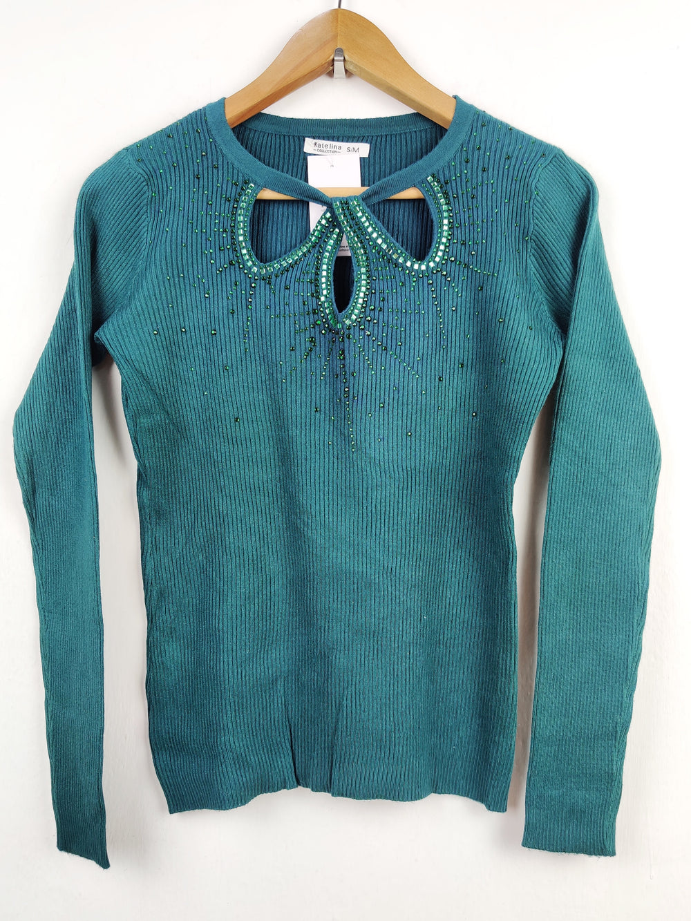 Buy online pre-used pre-loved 100% authentic & Original branded Katelina (HT-1773) available in Pakistan. Top international brands avilable.