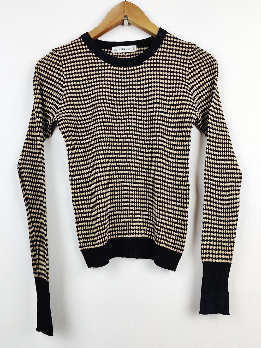 Buy online pre-used pre-loved 100% authentic & Original branded Zara (HT-1775) available in Pakistan. Top international brands avilable.