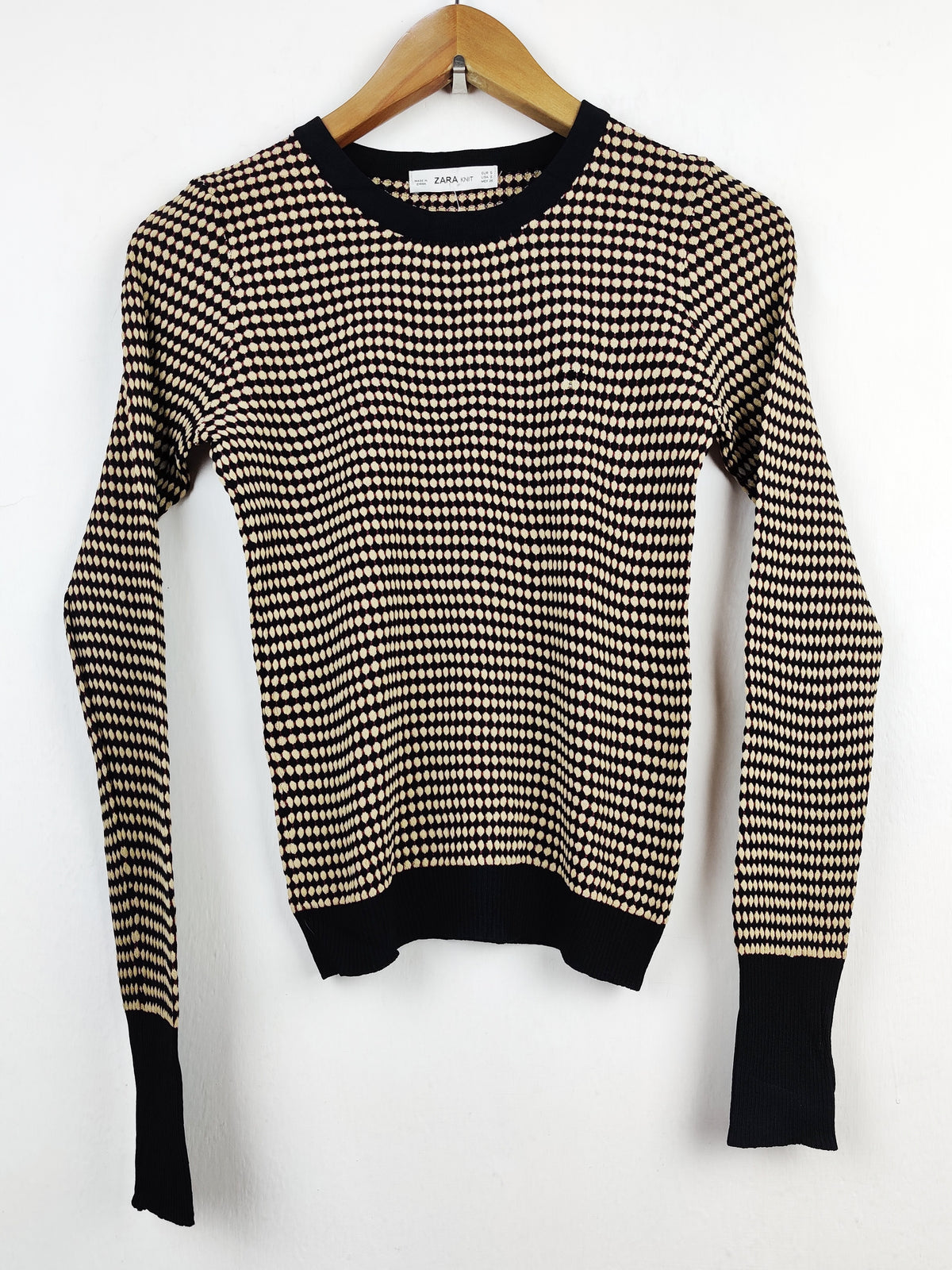 Buy online pre-used pre-loved 100% authentic & Original branded Zara (HT-1775) available in Pakistan. Top international brands avilable.