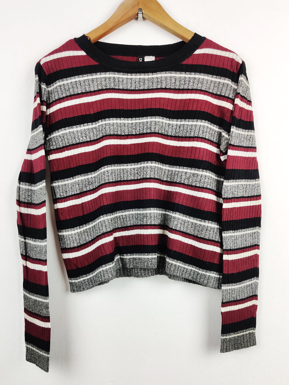 Buy online pre-used pre-loved 100% authentic & Original branded H&M (HT-1861) available in Pakistan. Top international brands avilable.