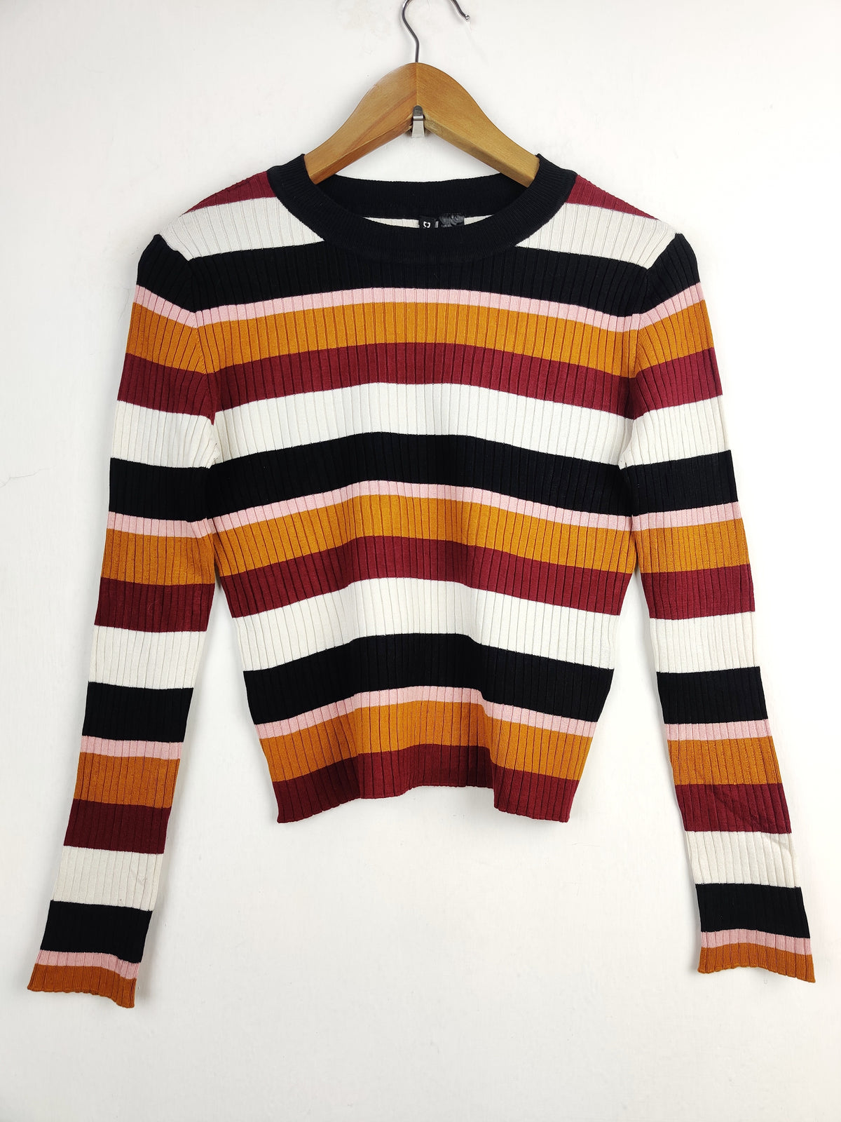 Buy online pre-used pre-loved 100% authentic & Original branded H&M (HT-1866) available in Pakistan. Top international brands avilable.