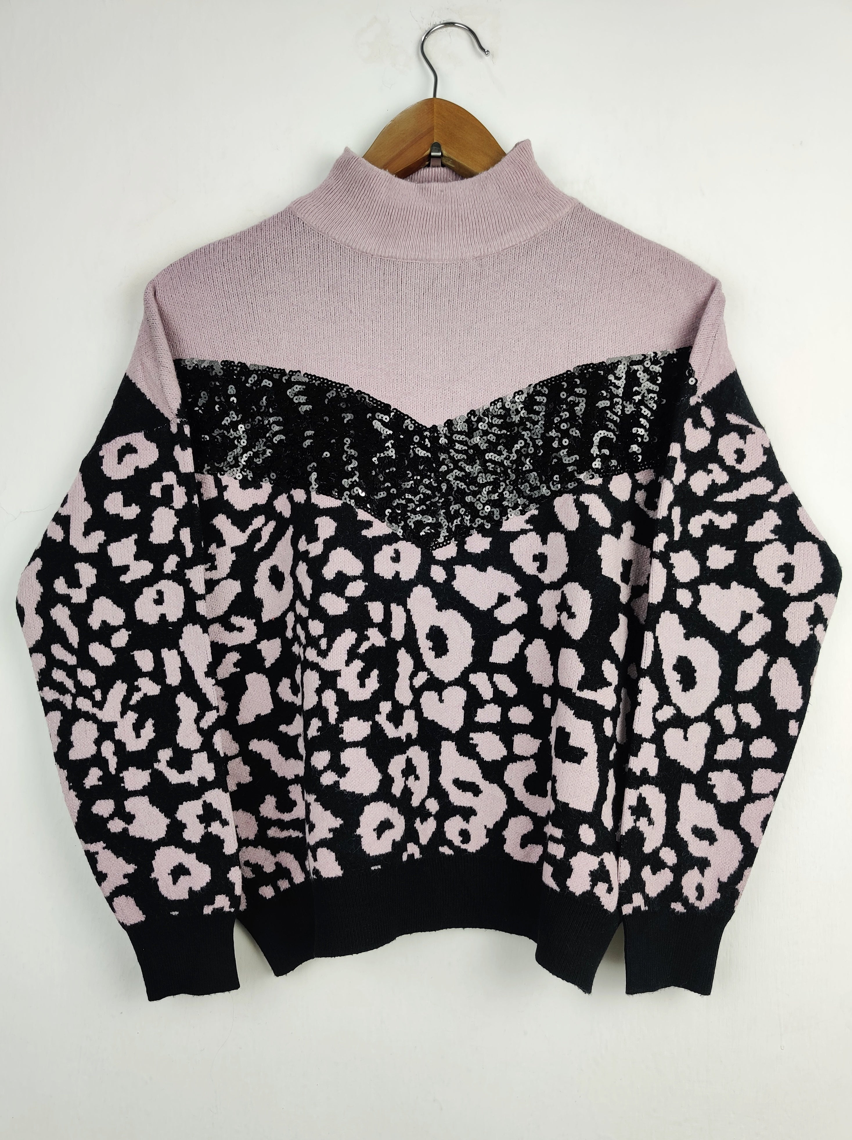 Buy online pre-used pre-loved 100% authentic & Original branded Wild Flower (HT-1877) available in Pakistan. Top international brands avilable.