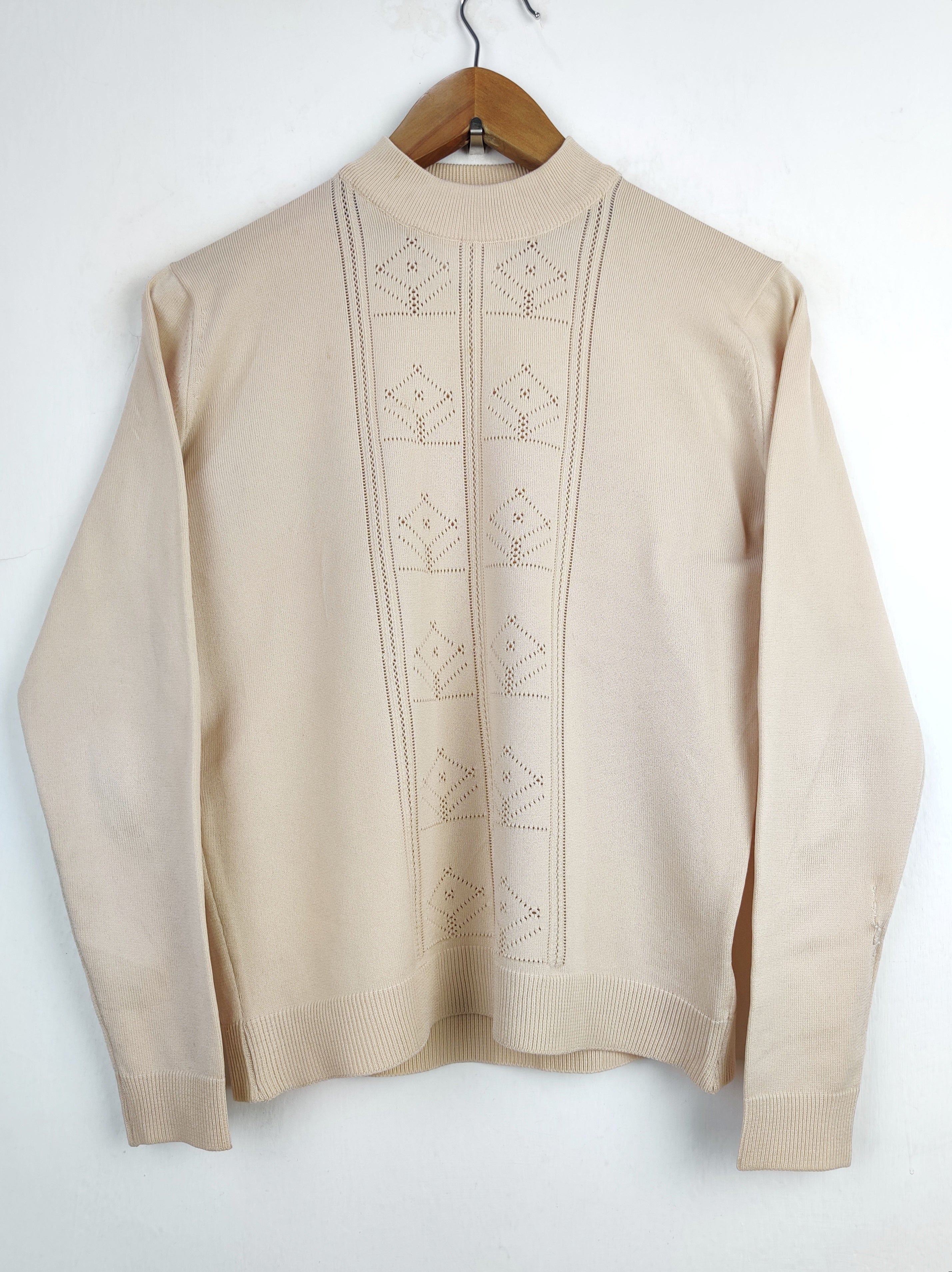 Buy online pre-used pre-loved 100% authentic & Original branded Unknown Brand (HT-1879) available in Pakistan. Top international brands avilable.