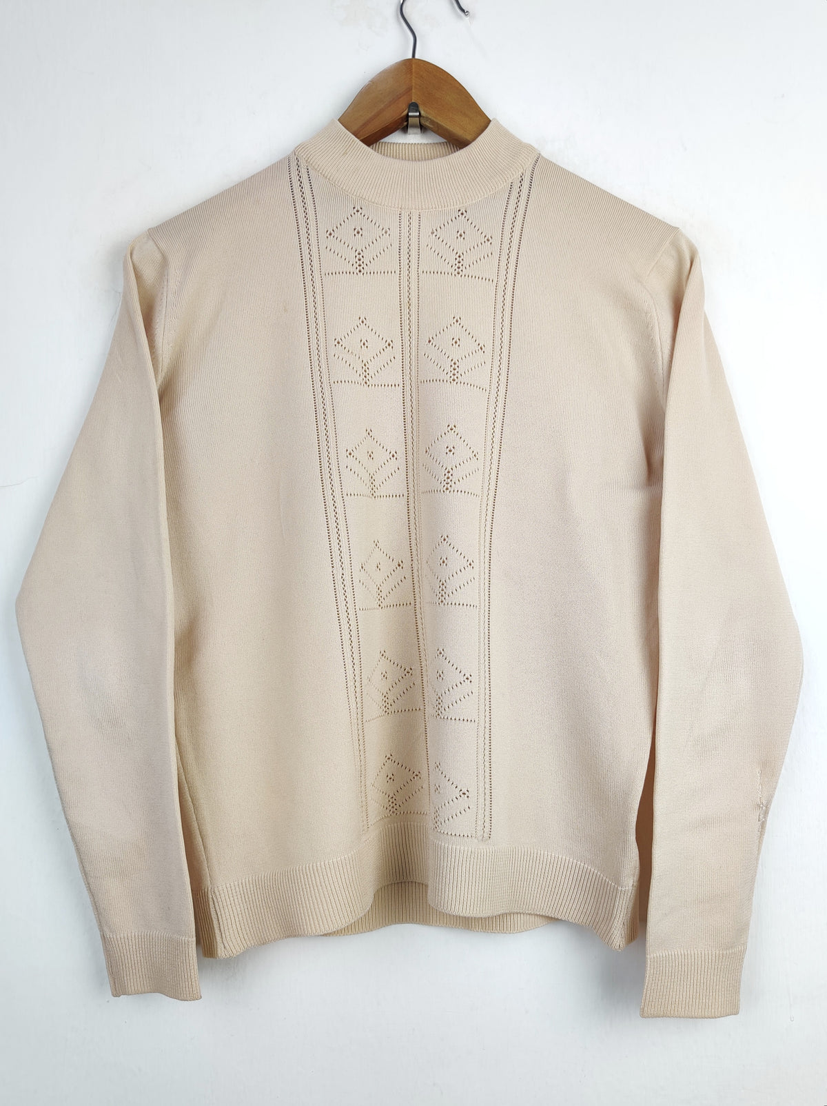Buy online pre-used pre-loved 100% authentic & Original branded Unknown Brand (HT-1879) available in Pakistan. Top international brands avilable.