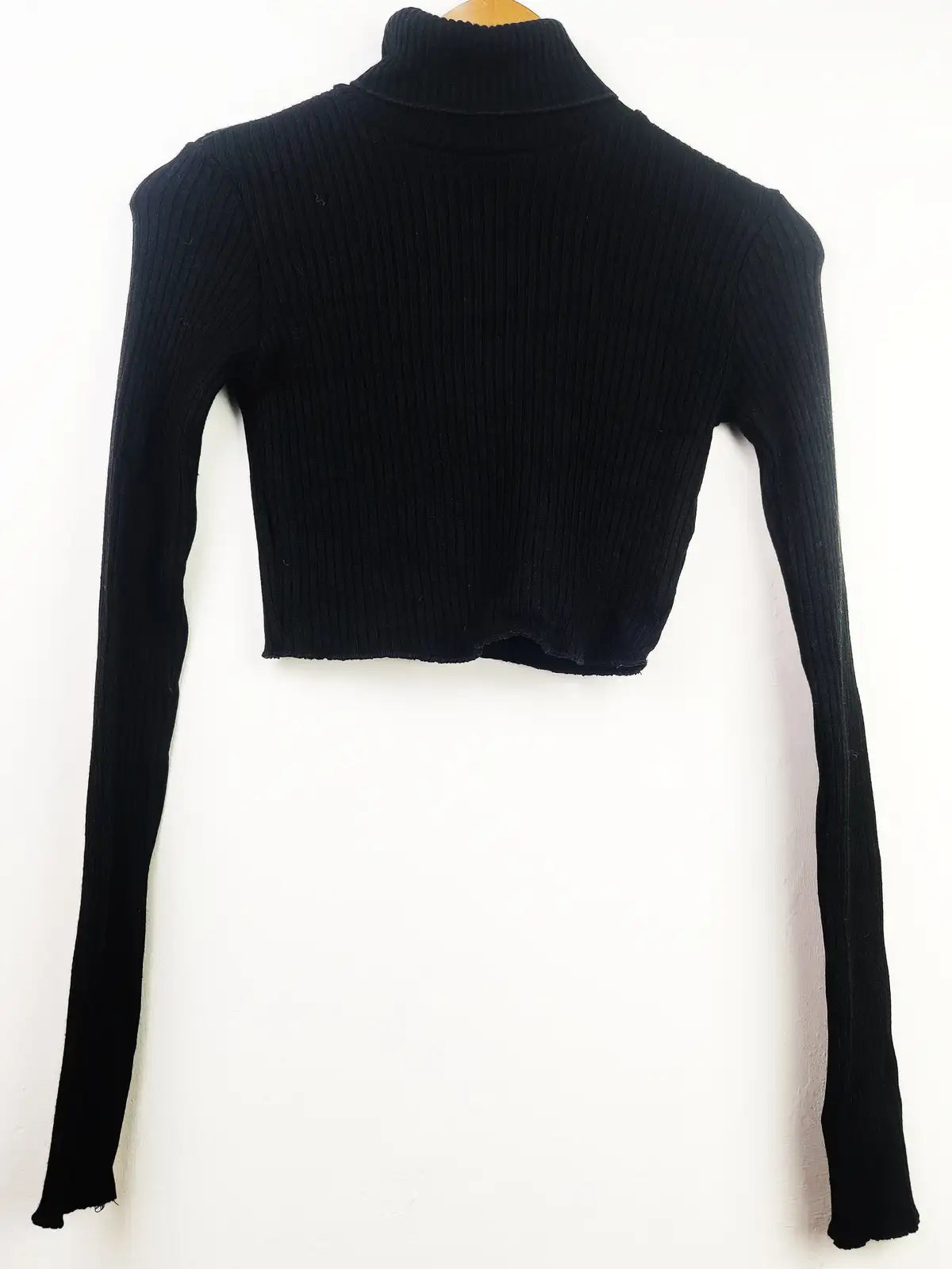 Buy online pre-used pre-loved 100% authentic & Original branded Bershka (HT-1897) available in Pakistan. Top international brands avilable.