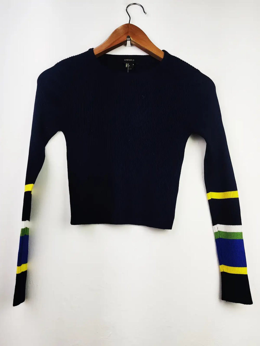 Buy online pre-used pre-loved 100% authentic & Original branded Forever 21 (HT-1899) available in Pakistan. Top international brands avilable.