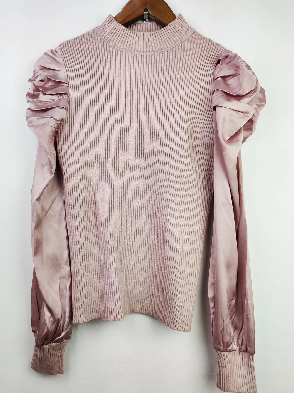 Buy online pre-used pre-loved 100% authentic & Original branded Qed London (HT-1914) available in Pakistan. Top international brands avilable.