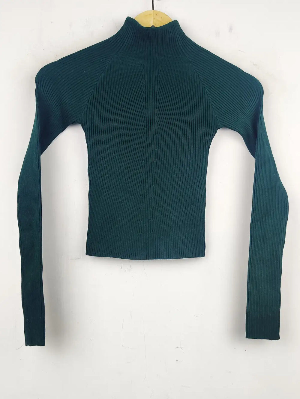 Buy online pre-used pre-loved 100% authentic & Original branded Bershka (HT-1996) available in Pakistan. Top international brands avilable.