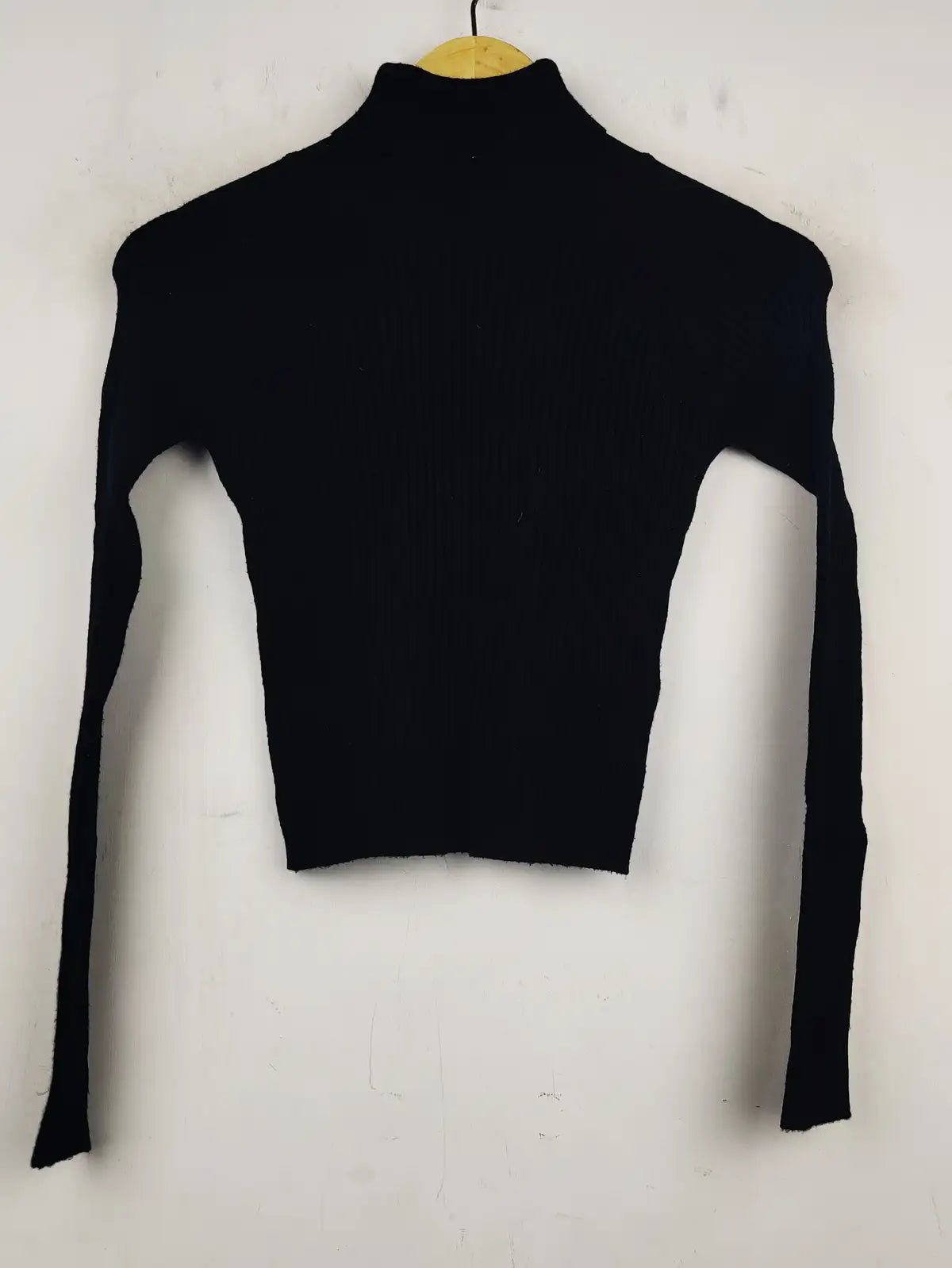 Buy online pre-used pre-loved 100% authentic & Original branded Pull&Bear (HT-2000) available in Pakistan. Top international brands avilable.