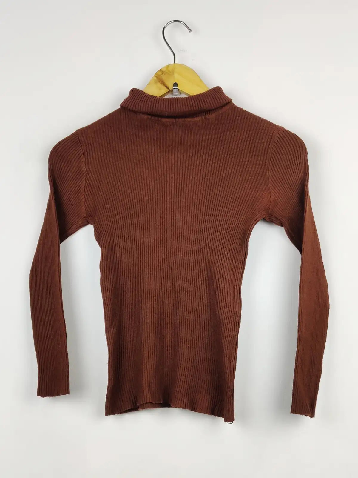 Buy online pre-used pre-loved 100% authentic & Original branded Unknown Brand (HT-2034) available in Pakistan. Top international brands avilable.