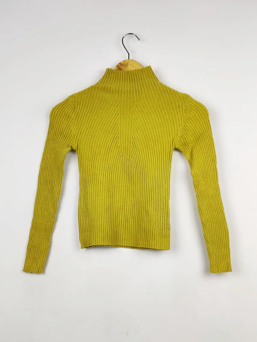 Buy online pre-used pre-loved 100% authentic & Original branded Unknown Brand (HT-2035) available in Pakistan. Top international brands avilable.